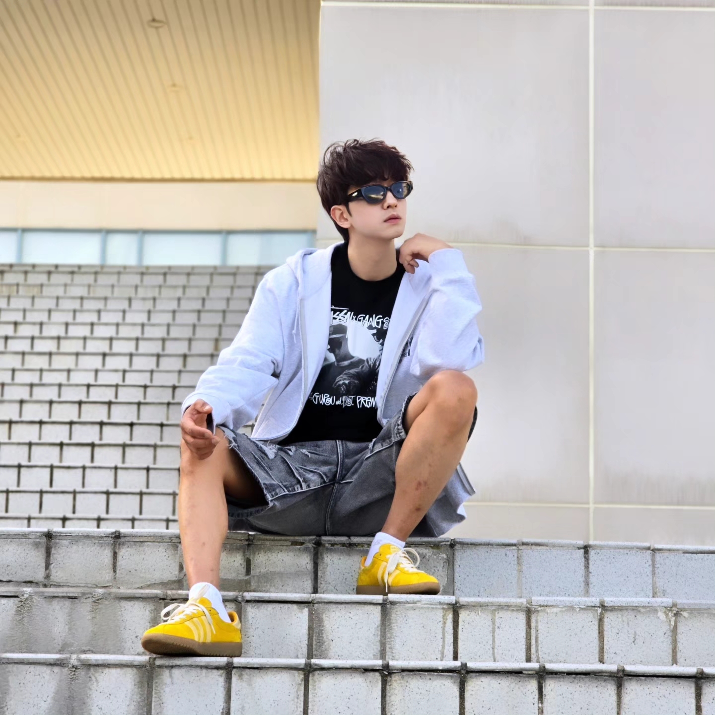 Stussy Stock DSM Ginza Zip Hoodie Ash Heather 2023, Stussy x Gang Starr Take It Personal T-Shirt Black 착용 스타일 - 6