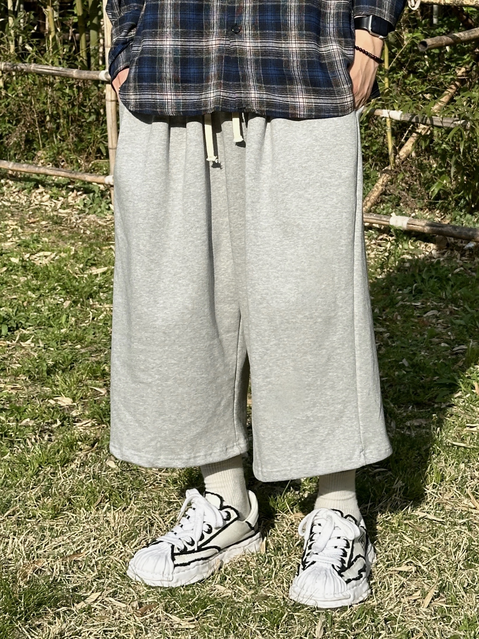 Maison Mihara Yasuhiro Blakey OG Sole OH Canvas Low-top Sneakers White 착용 스타일 - 4