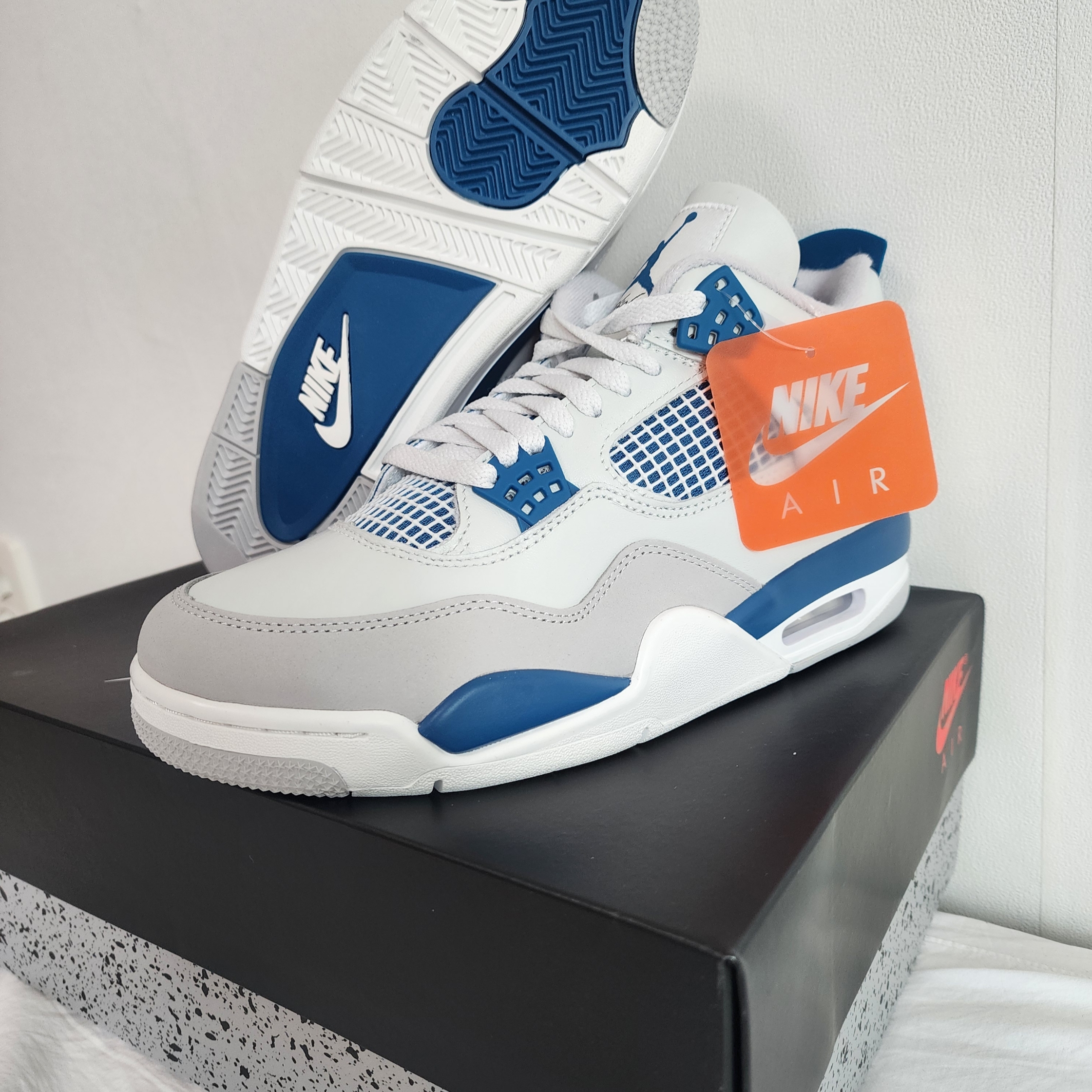 Jordan 4 Retro Industrial Blue 착용 스타일 - 1