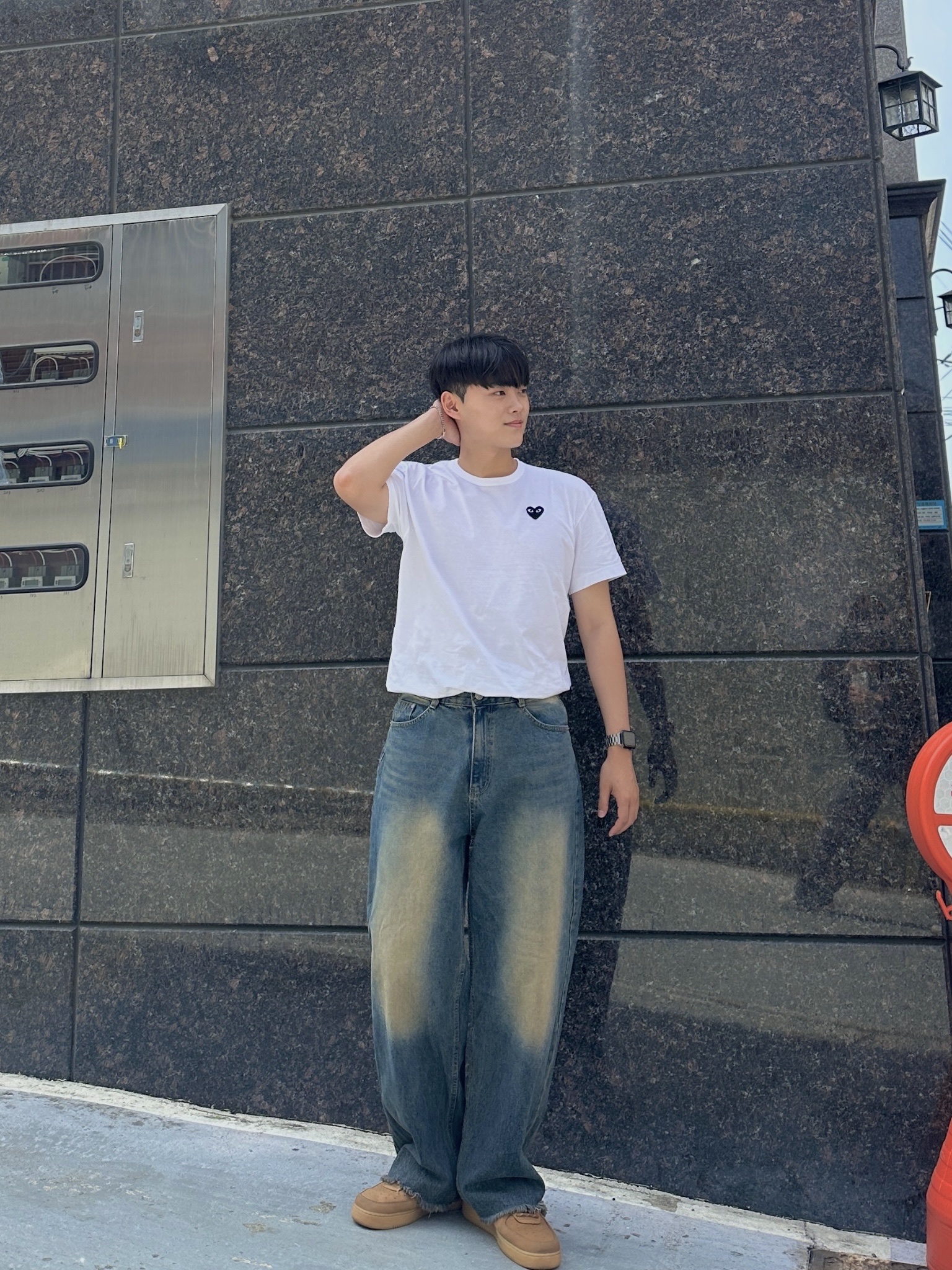 Play Comme des Garcons Black Heart T-Shirt White, Nike Air Force 1 '07 WB Flax 착용 스타일 - 1