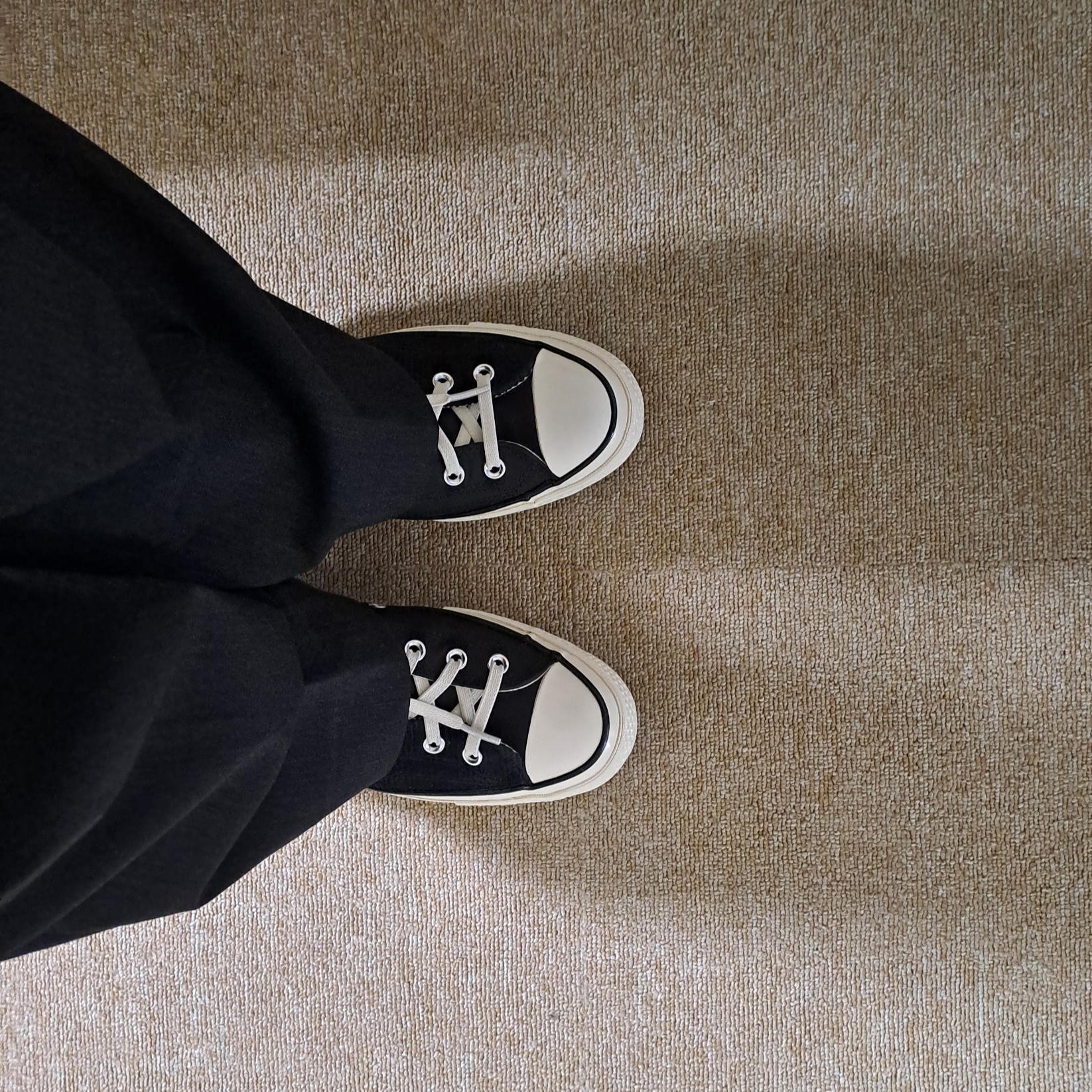 Converse x Carhartt WIP Chuck 70 Ox Black Corduroy 착용 스타일 - 1