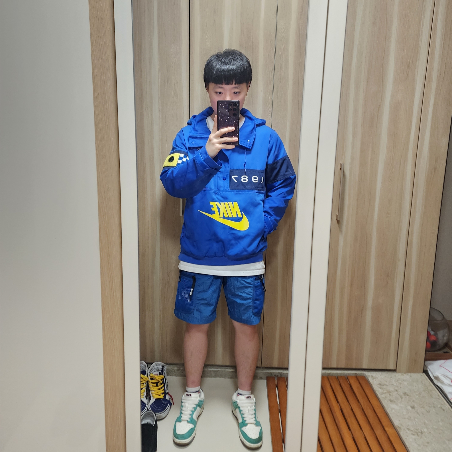 Palace Mesh Pocket Shell Shorts Blue - 21SS 착용 스타일