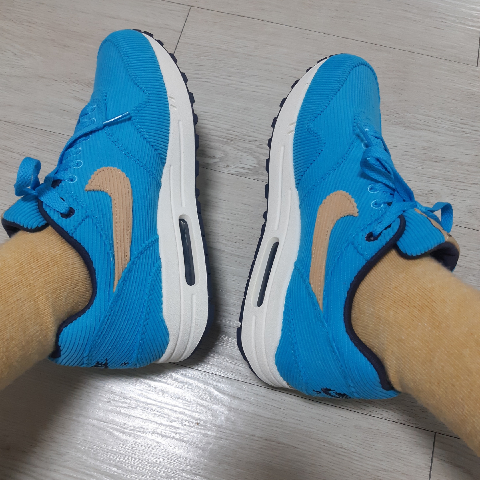 Nike Air Max 1 Premium Corduroy 착용 스타일 - 2