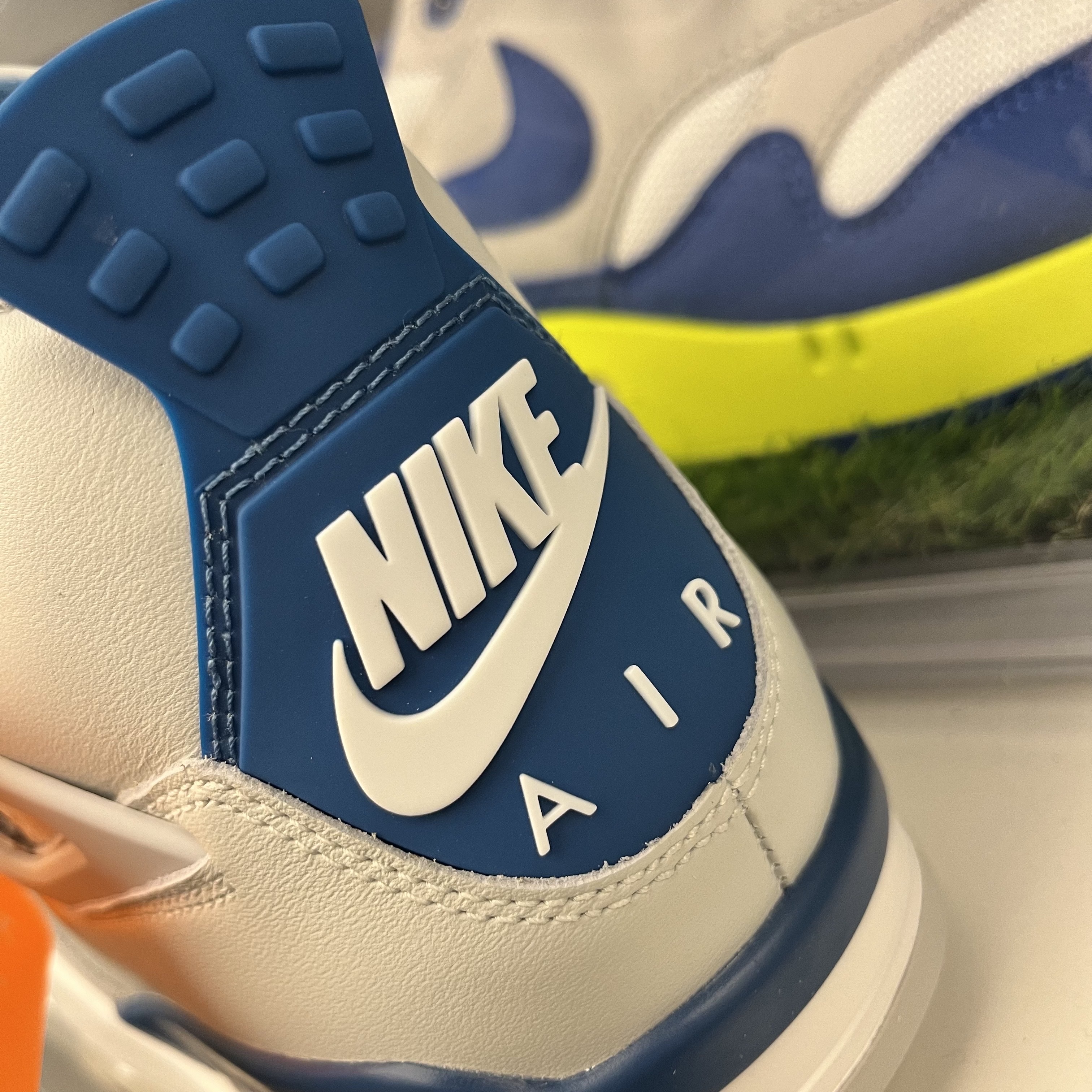 Jordan 4 Retro Industrial Blue 착용 스타일 - 1
