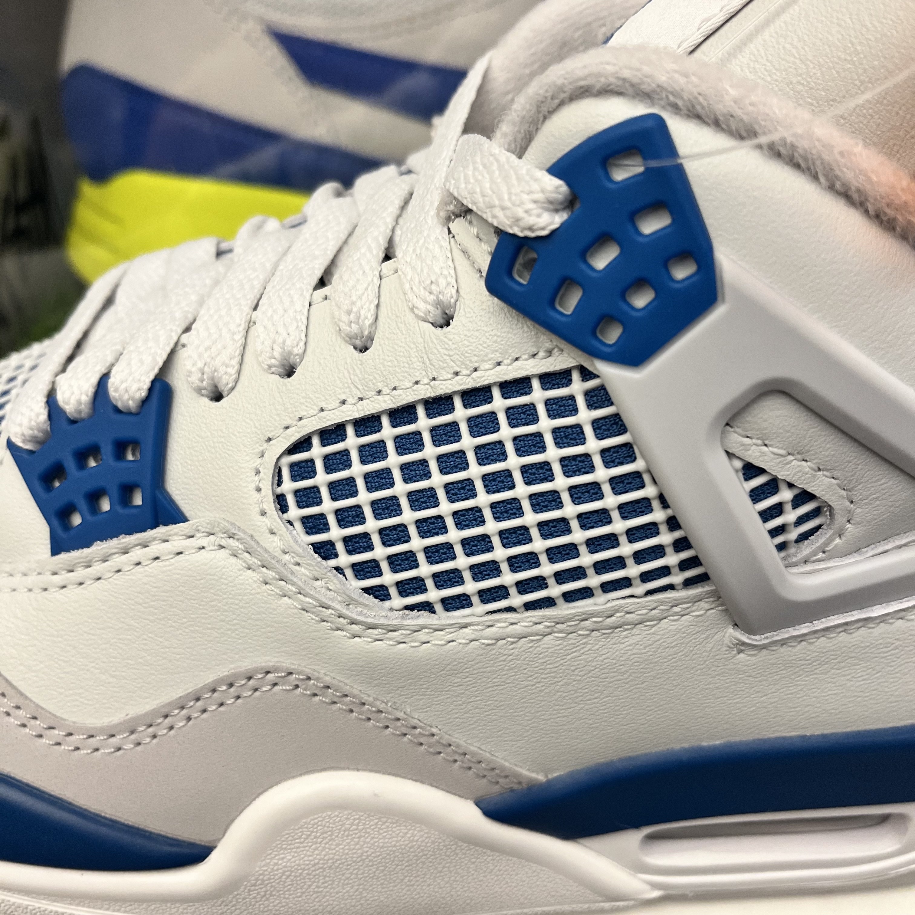 Jordan 4 Retro Industrial Blue 착용 스타일 - 3