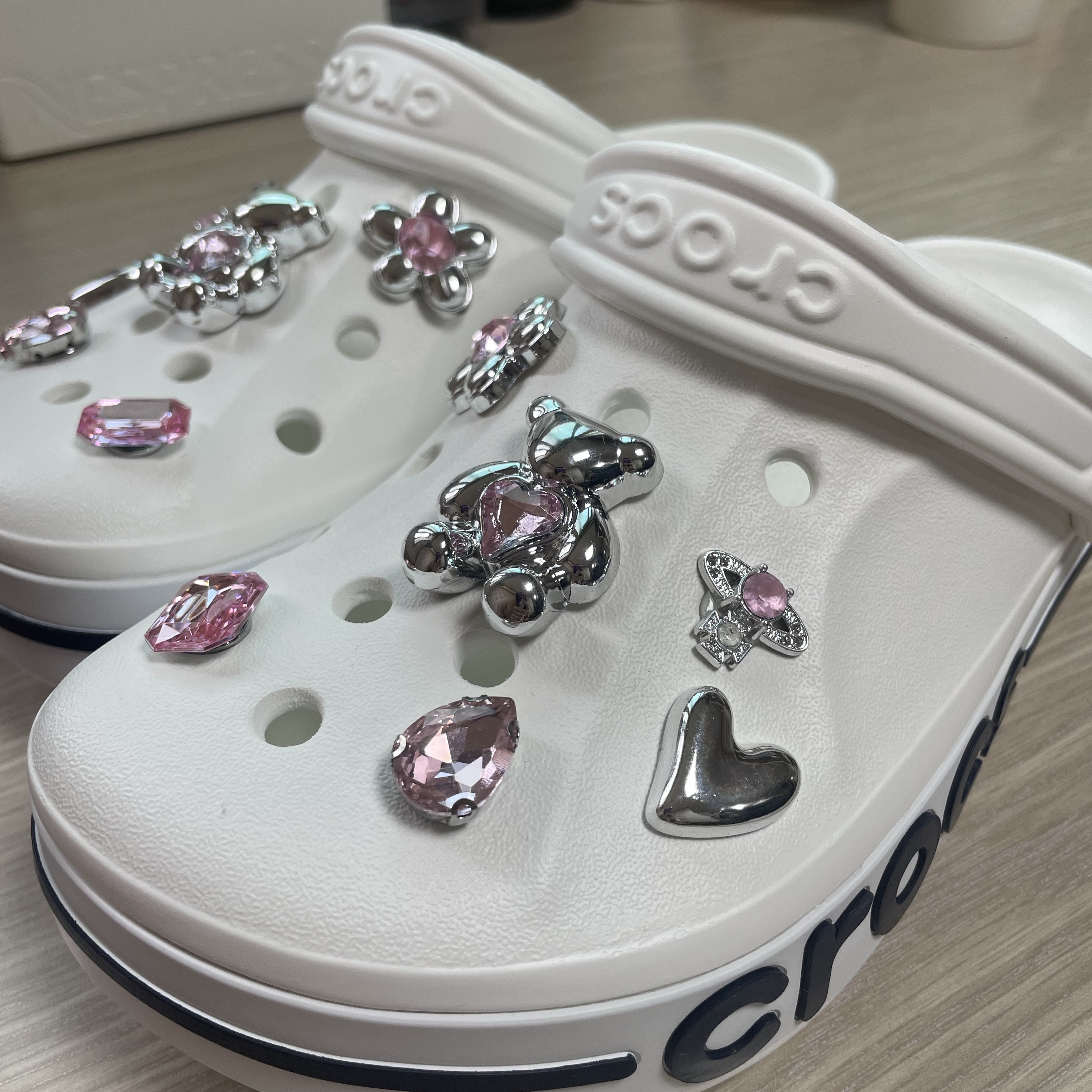 Crocs Bayaband Clog White Navy 착용 스타일