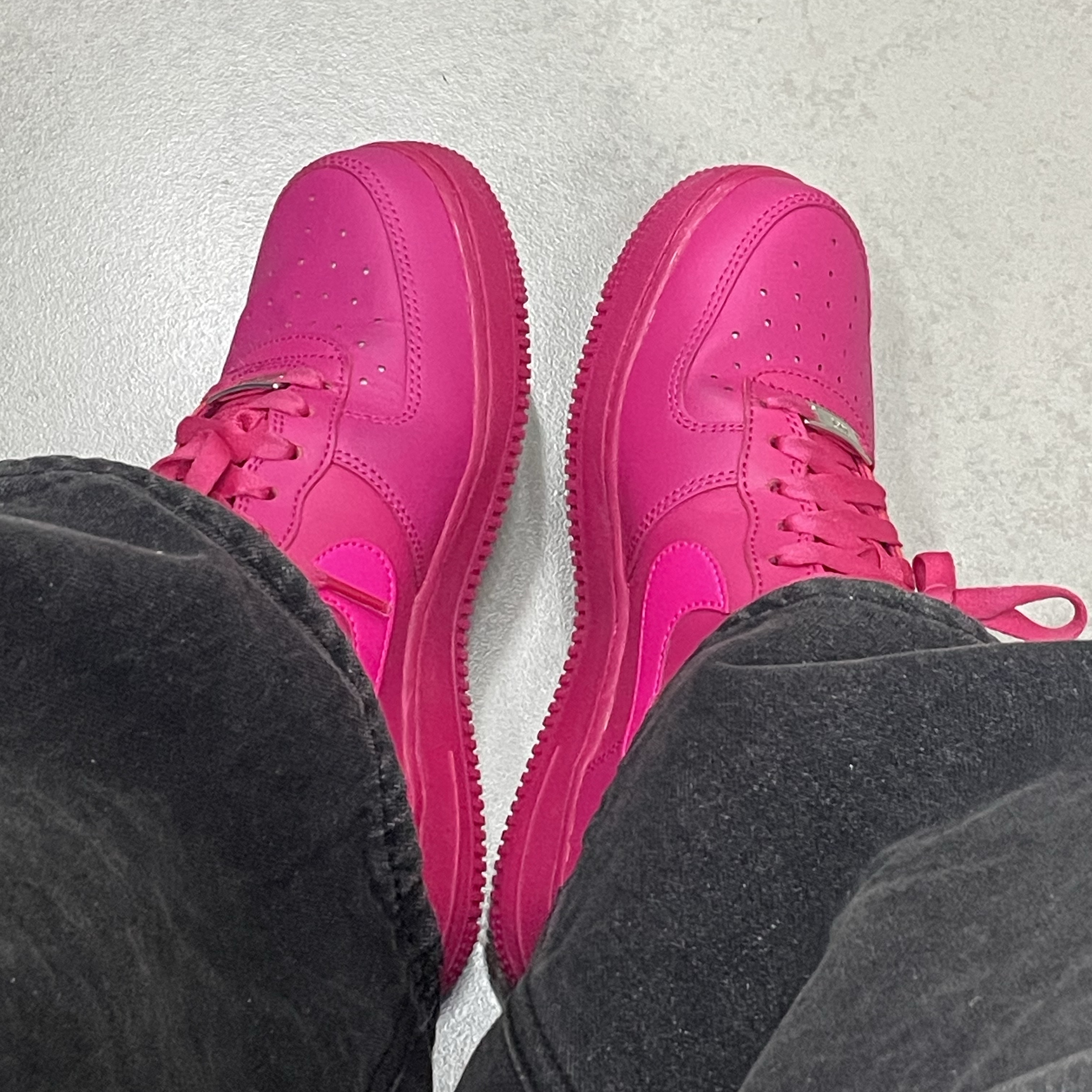 (W) Nike Air Force 1 '07 Fireberry Fierce Pink 착용 스타일 - 1