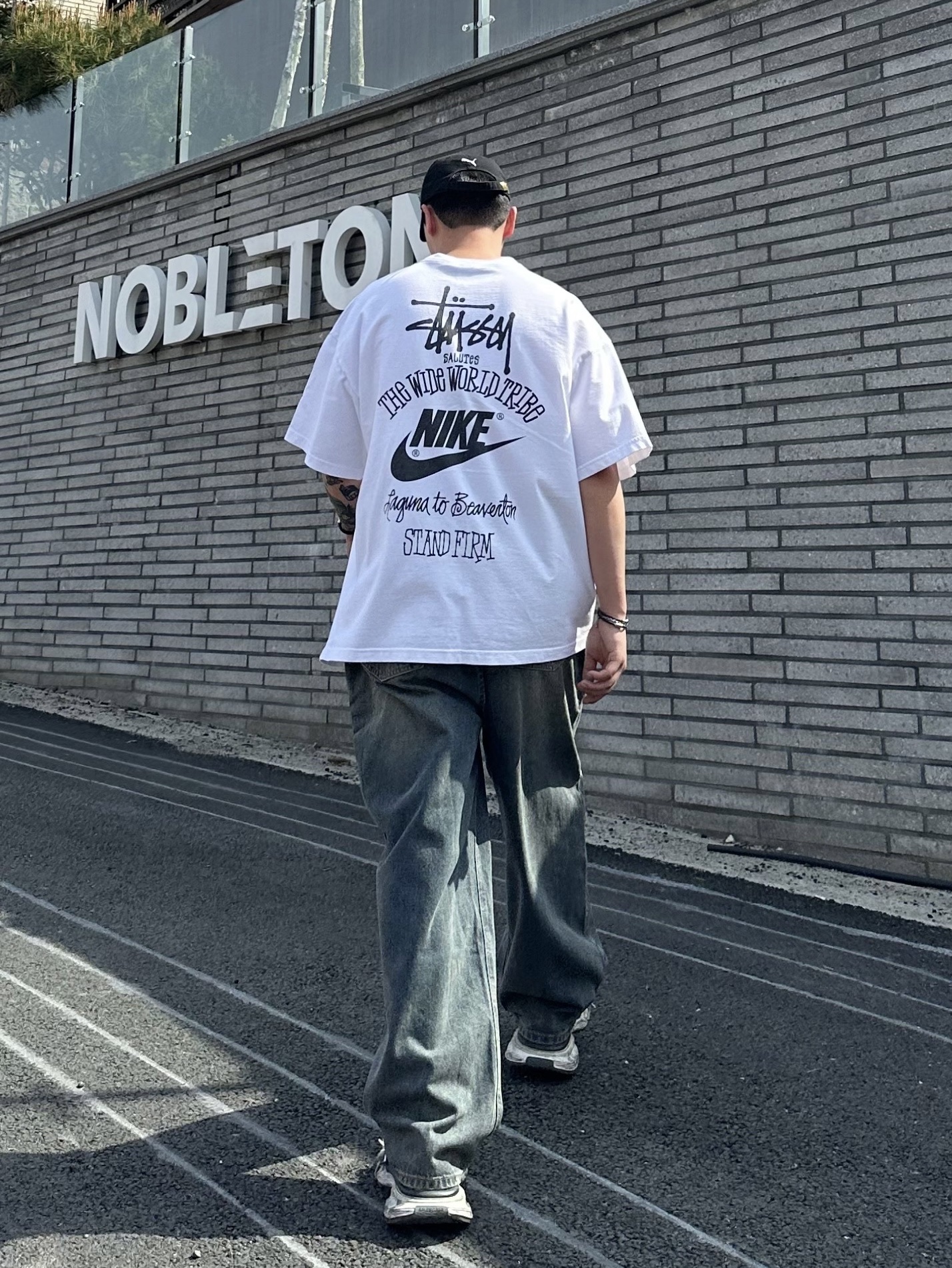 Balenciaga 3XL Sneakers Grey White Red, Nike x Stussy T-Shirt White (DV1775-100) 착용 스타일 - 2