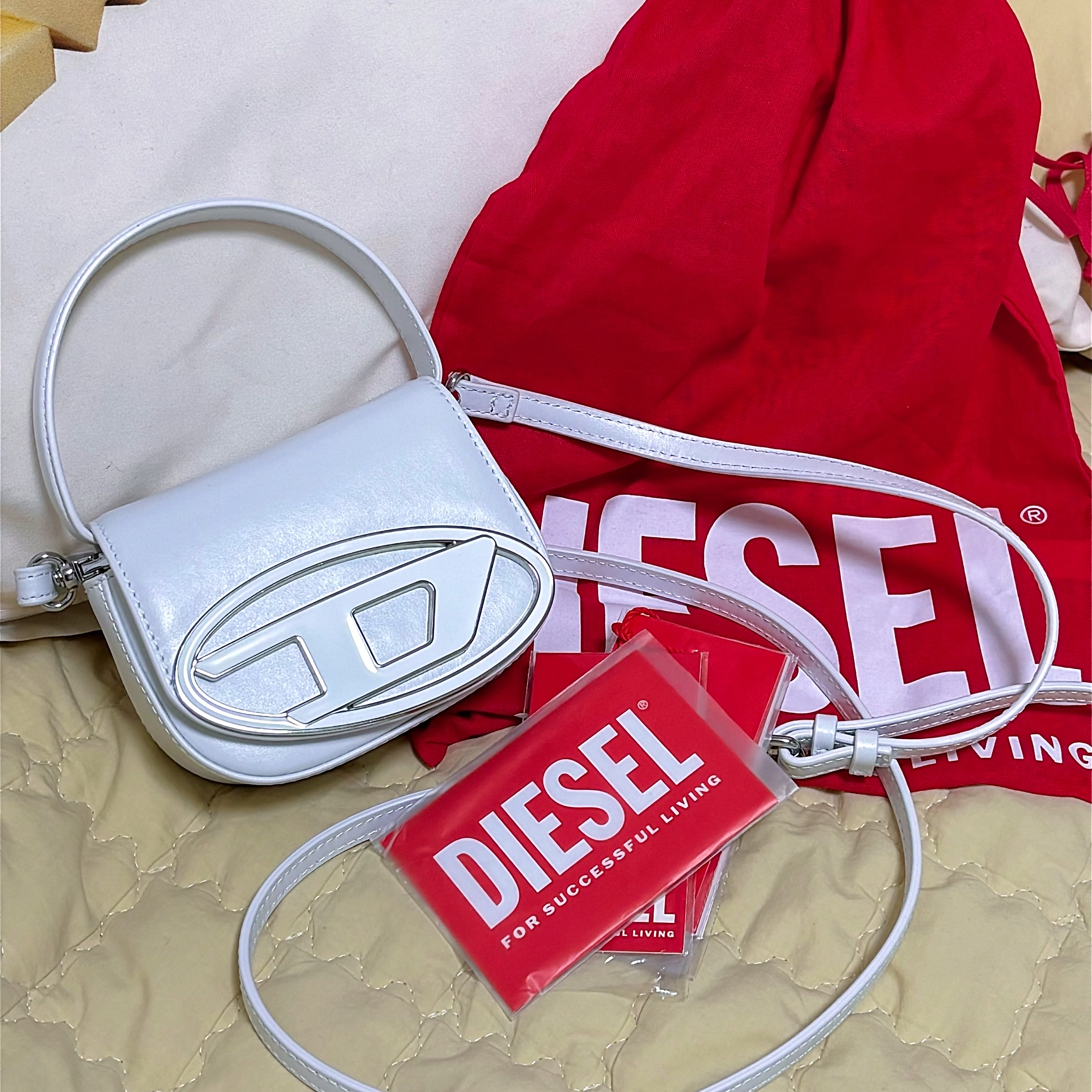 Diesel 1DR Mini Bag Plaque White 착용 스타일