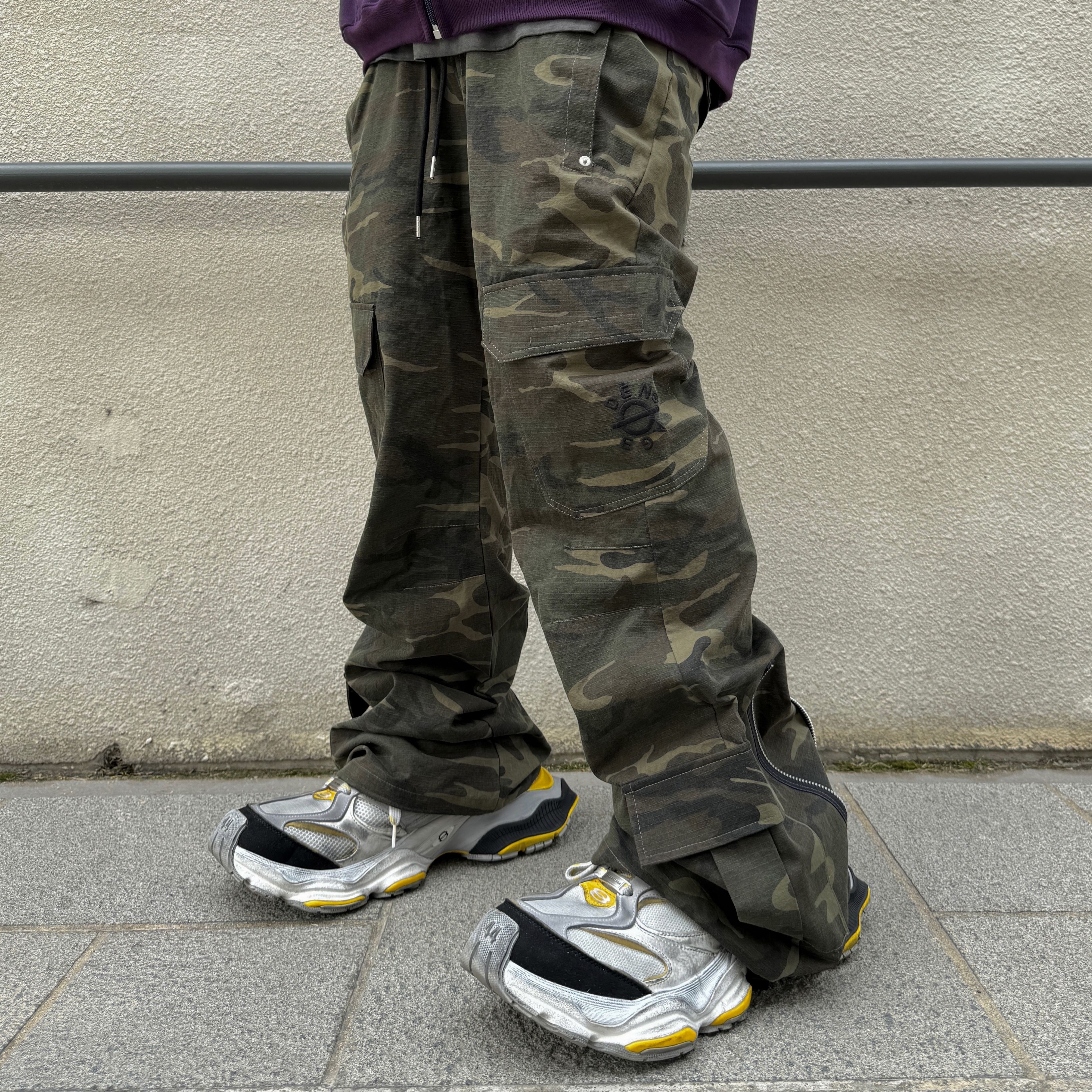 Balenciaga Cargo Sneakers Grey Black Yellow 착용 스타일 - 6