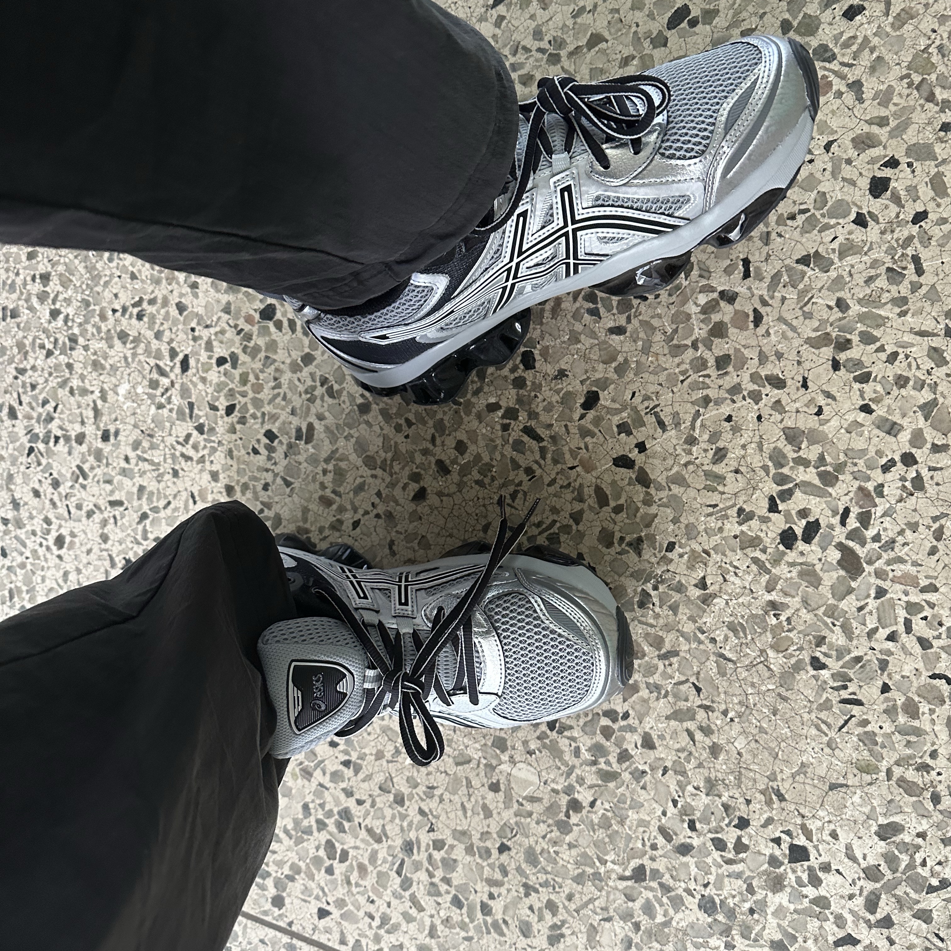 Asics Gel-Quantum Kinetic Mid Grey Pure Silver 착용 스타일