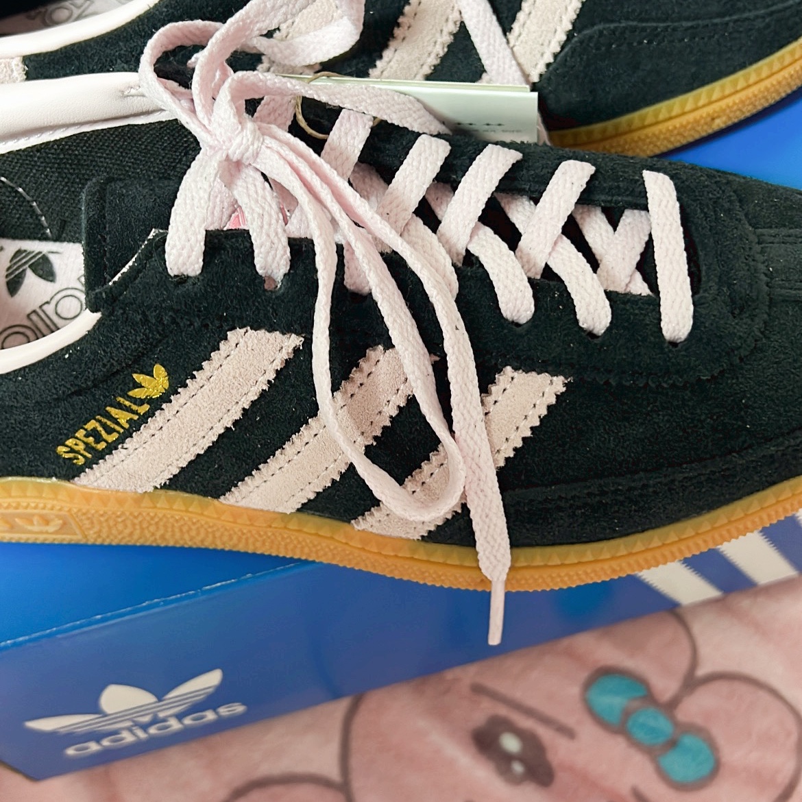 (W) Adidas Spezial Handball Core Black Clear Pink 착용 스타일 - 2