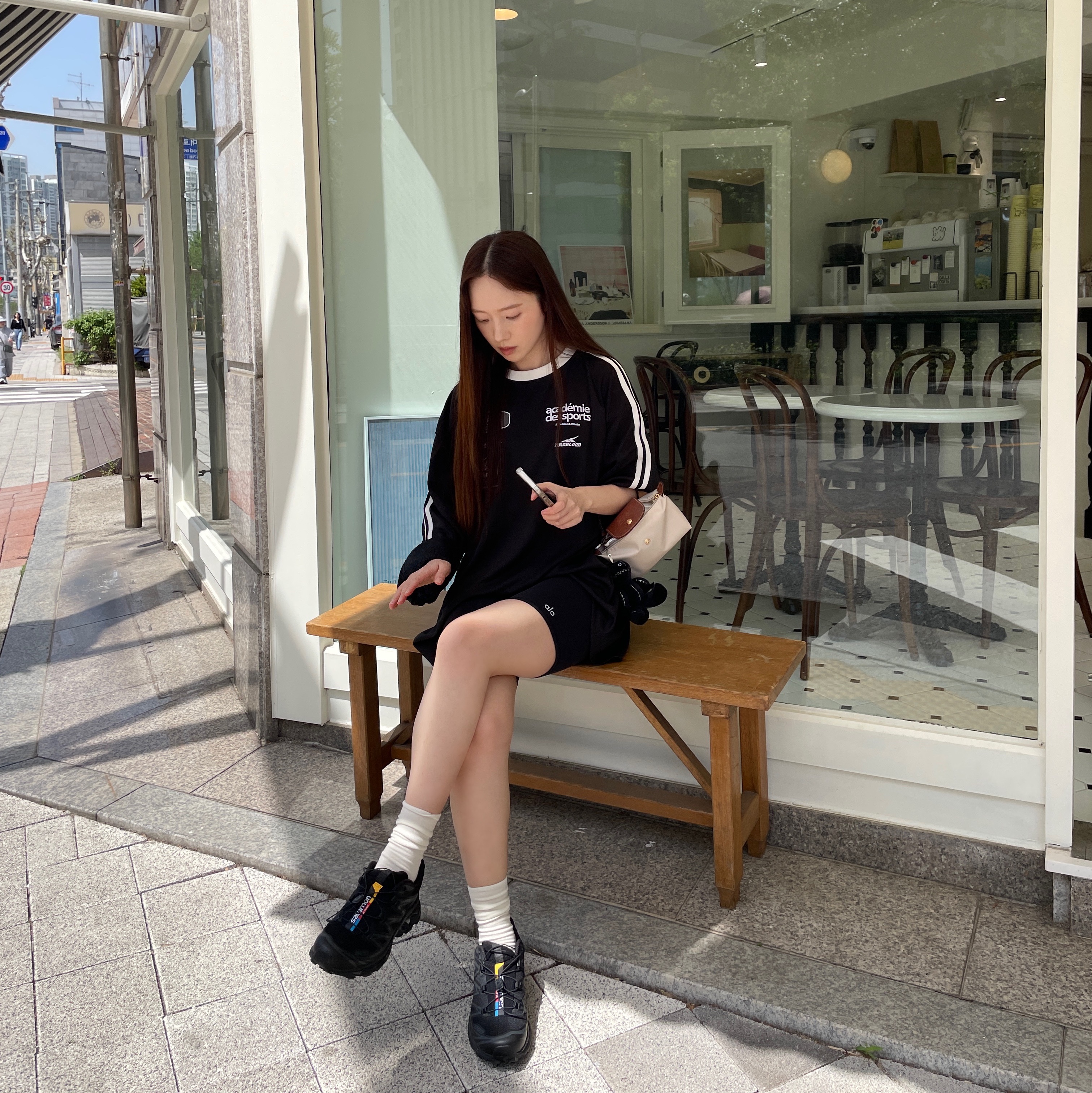 Salomon XT-6 ADV Black, (W) Alo Yoga 7 Inch High Waist Biker Shorts Black 착용 스타일 - 3