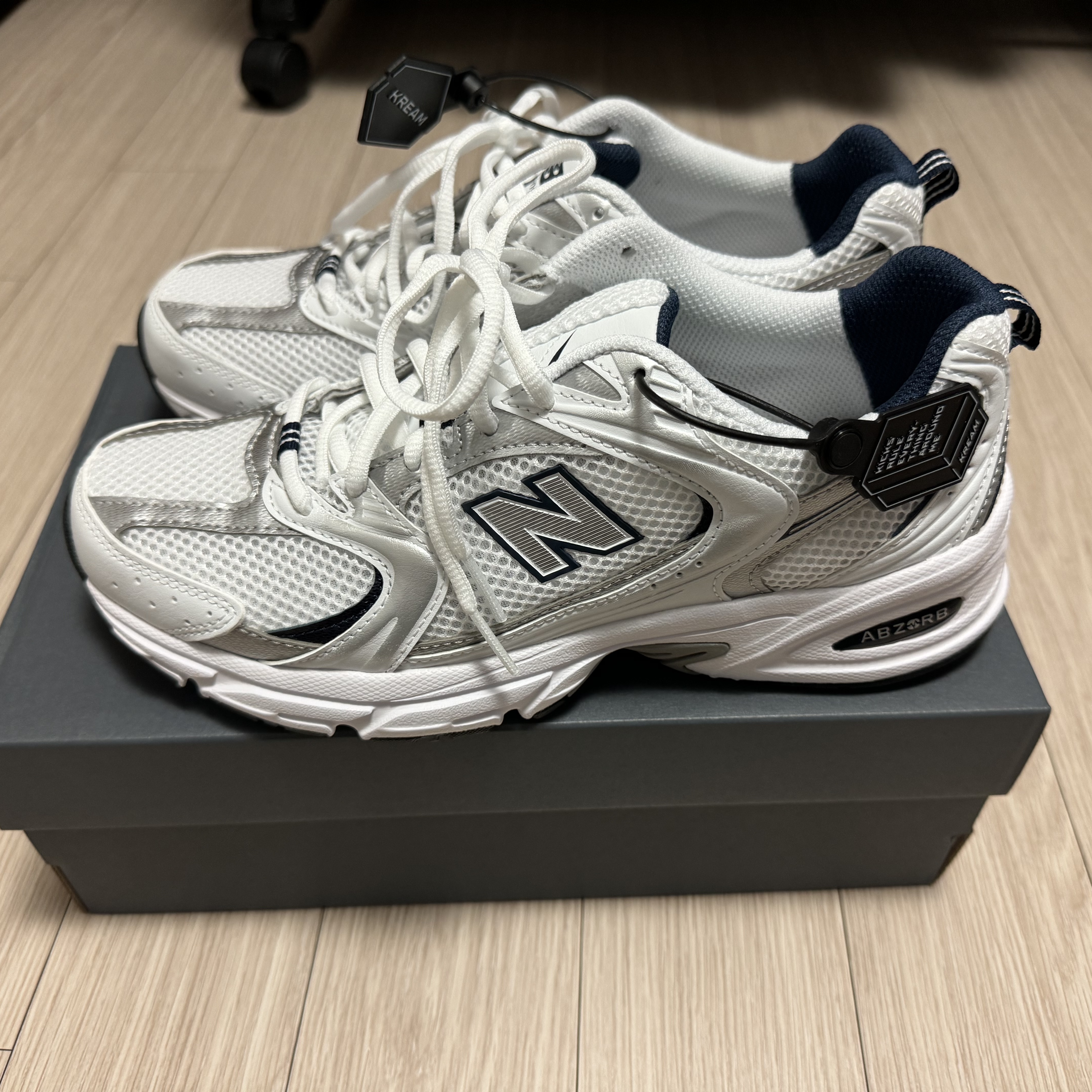New Balance 530 White 착용 스타일