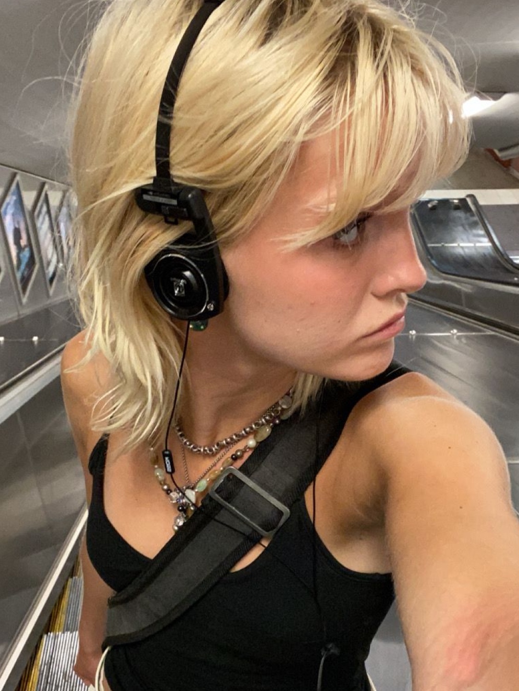 Supreme x Koss Portapro Headphones Silver - 23FW 착용 스타일 - 2