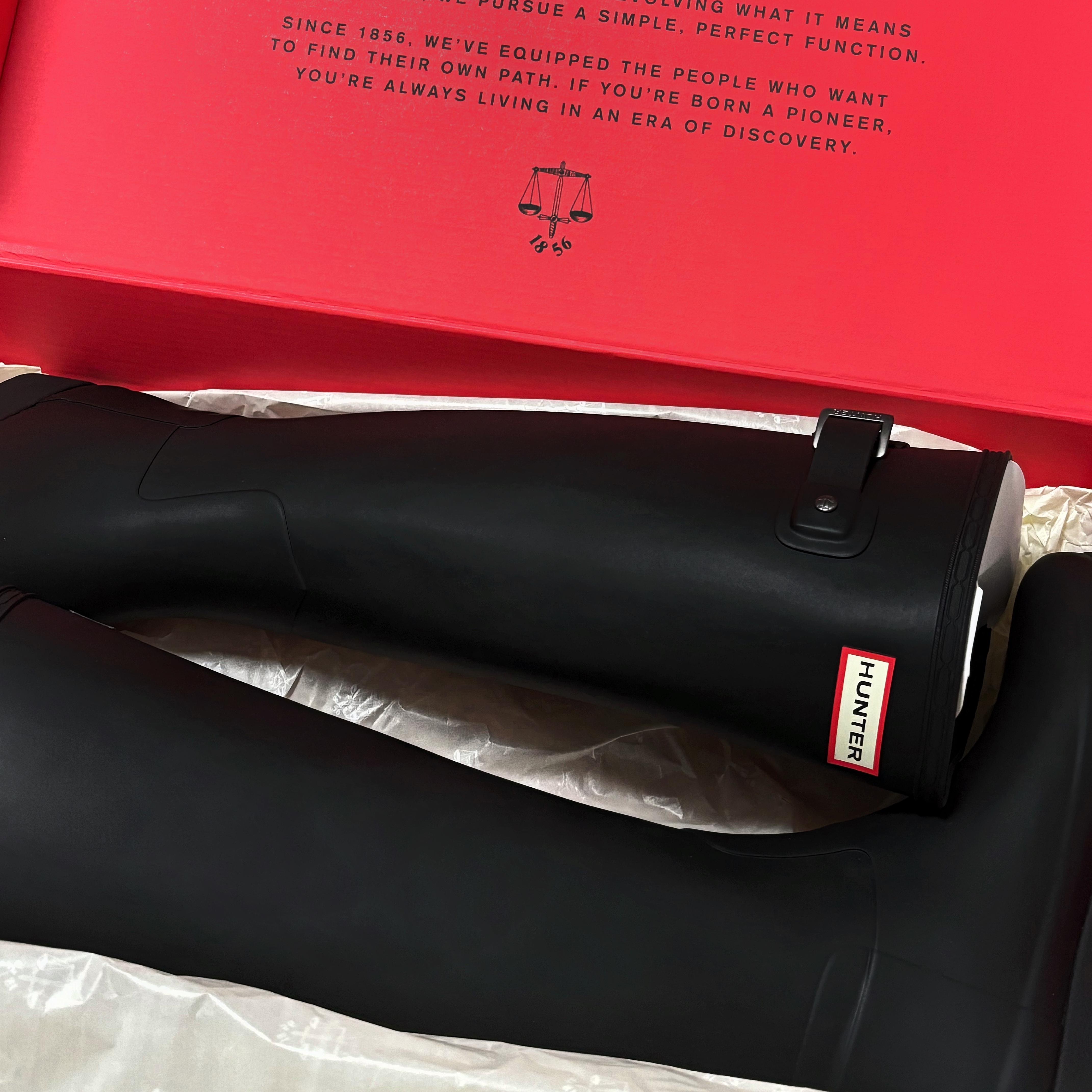 (W) Hunter Refined Slim Fit Tall Wellington Boots Black 착용 스타일