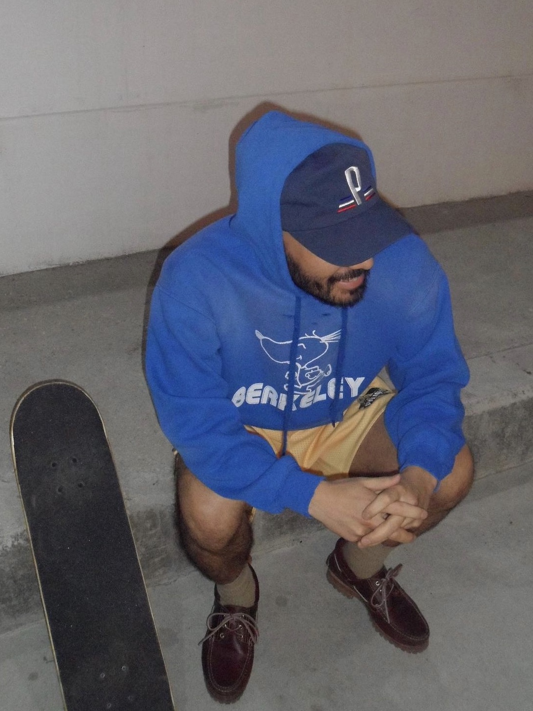 Wild Donkey Berkeley Hoodie Faded Broken Royal 착용 스타일 - 1