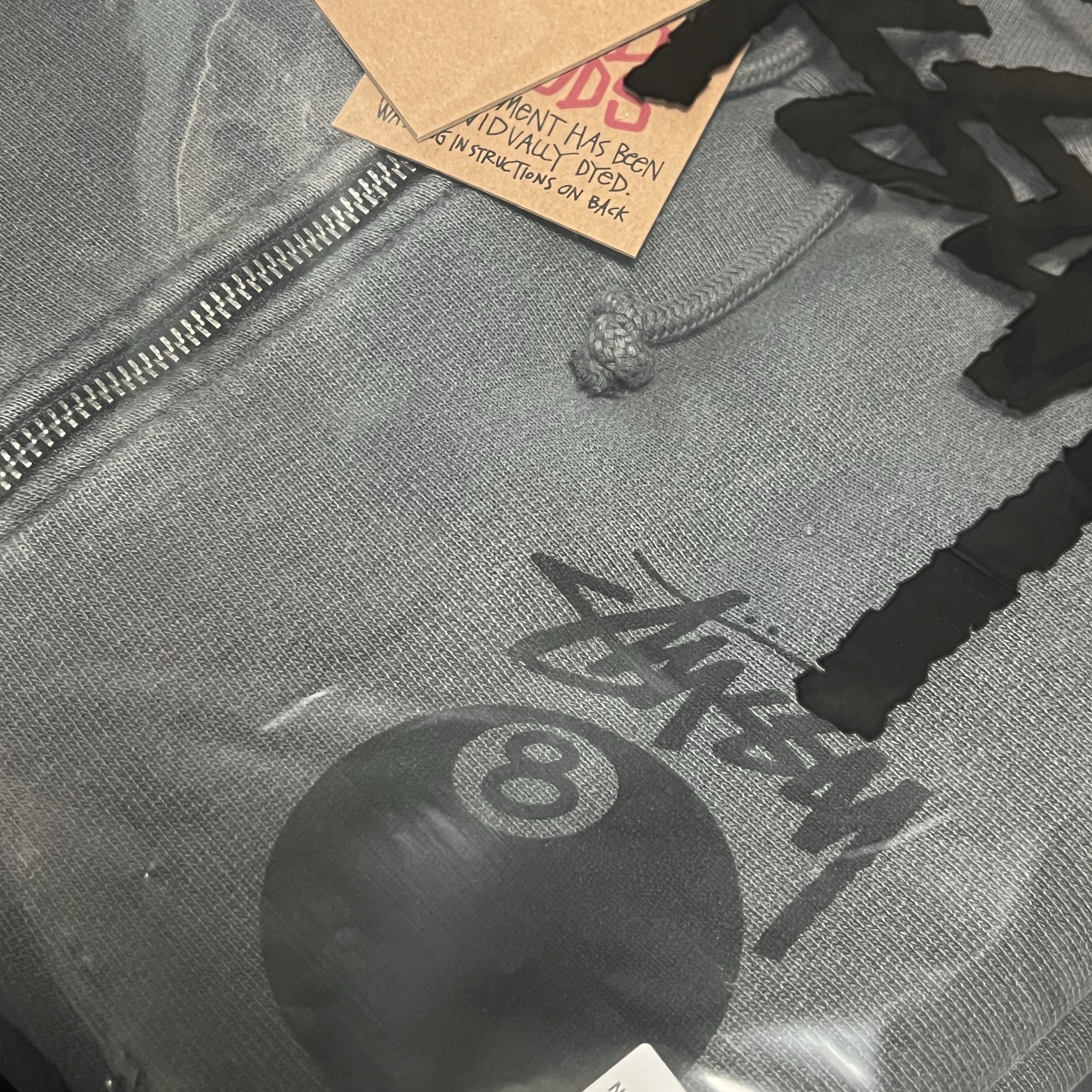 Stussy 8 Ball Pigment Dyed Zip Hoodie Black 착용 스타일