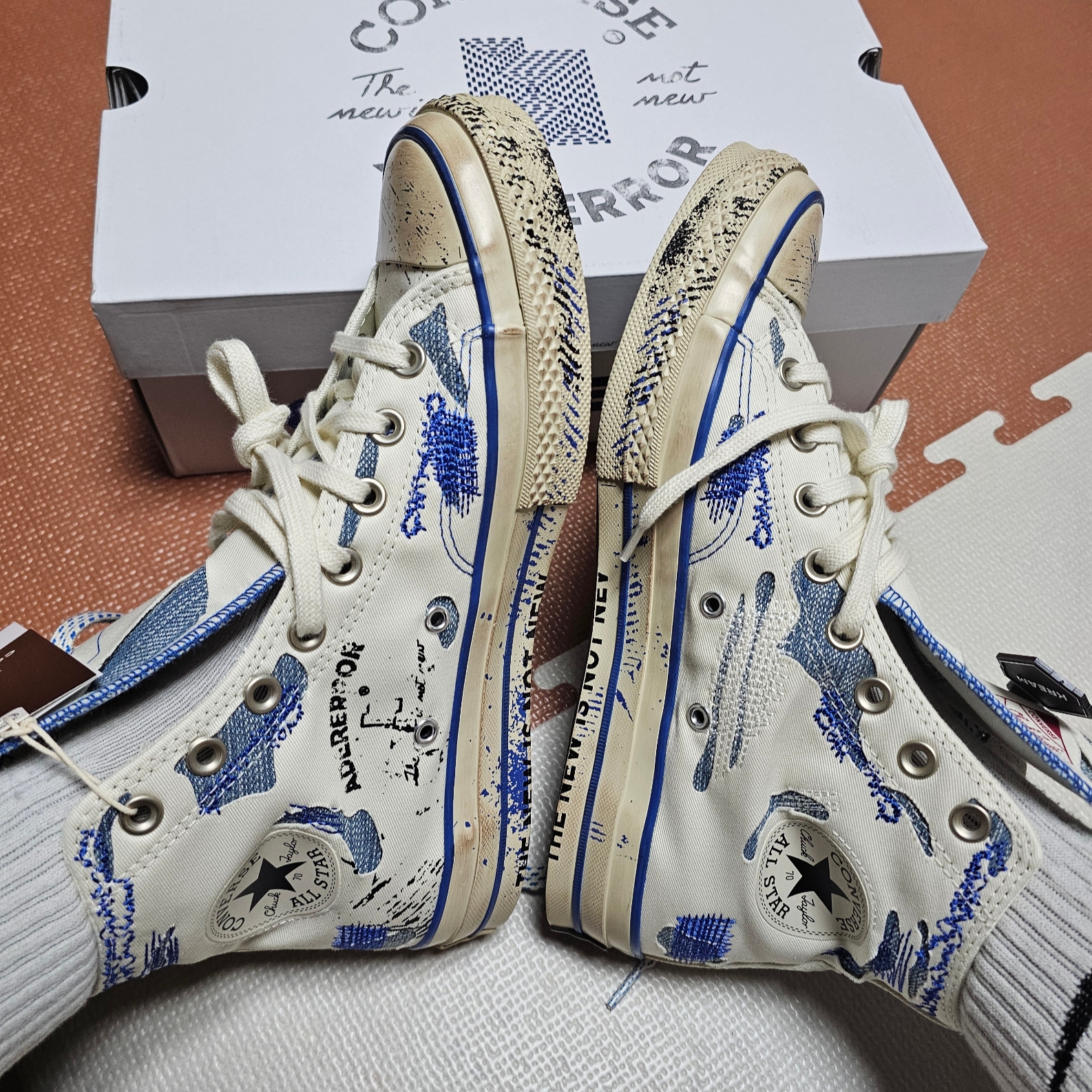 Converse x Ader Error Chuck 70 High White 착용 스타일 - 3
