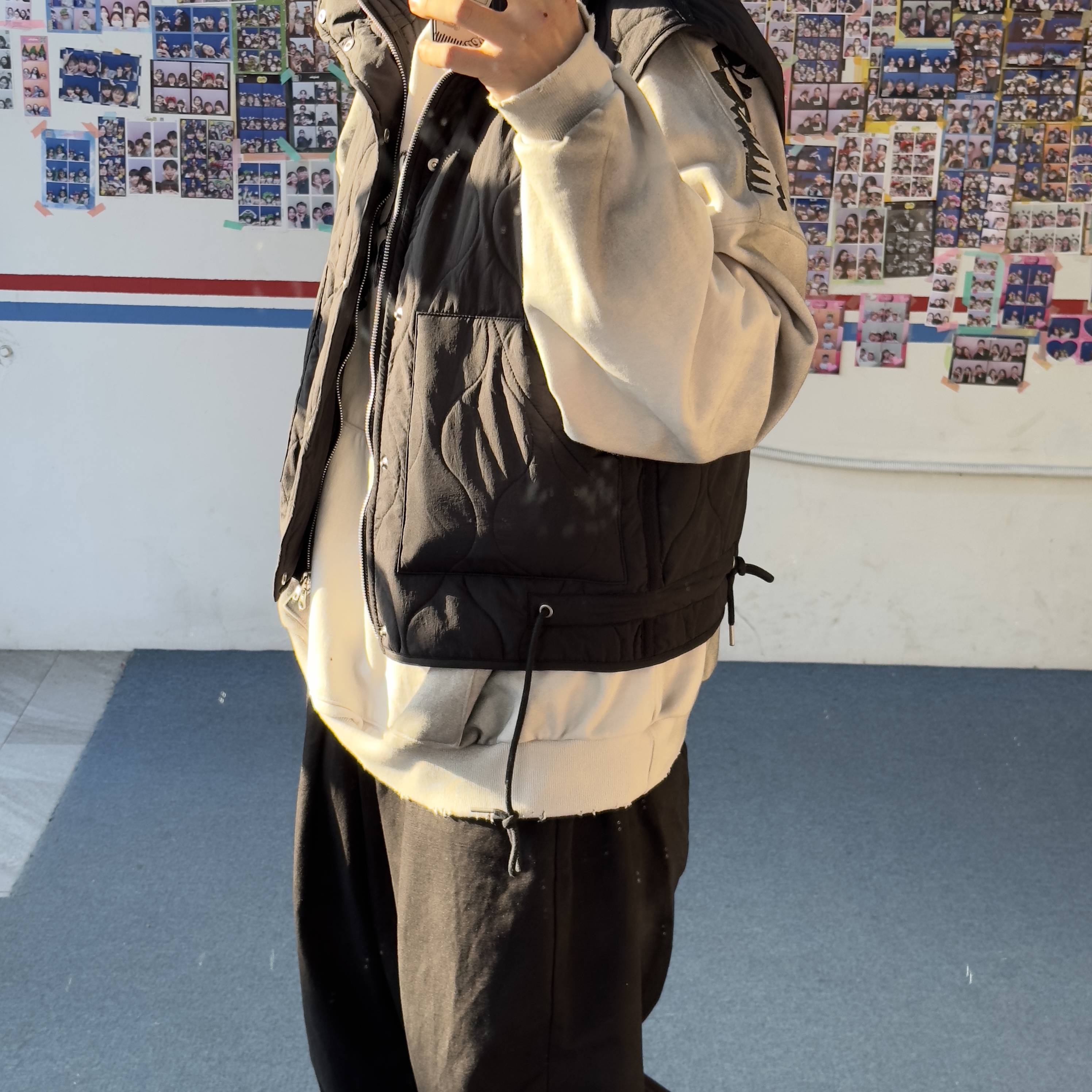Ader Error x Zara Shoulder Bag Black, Maison Mihara Yasuhiro Blakey OG Sole Canvas Low-top Sneakers Black White 착용 스타일 - 2