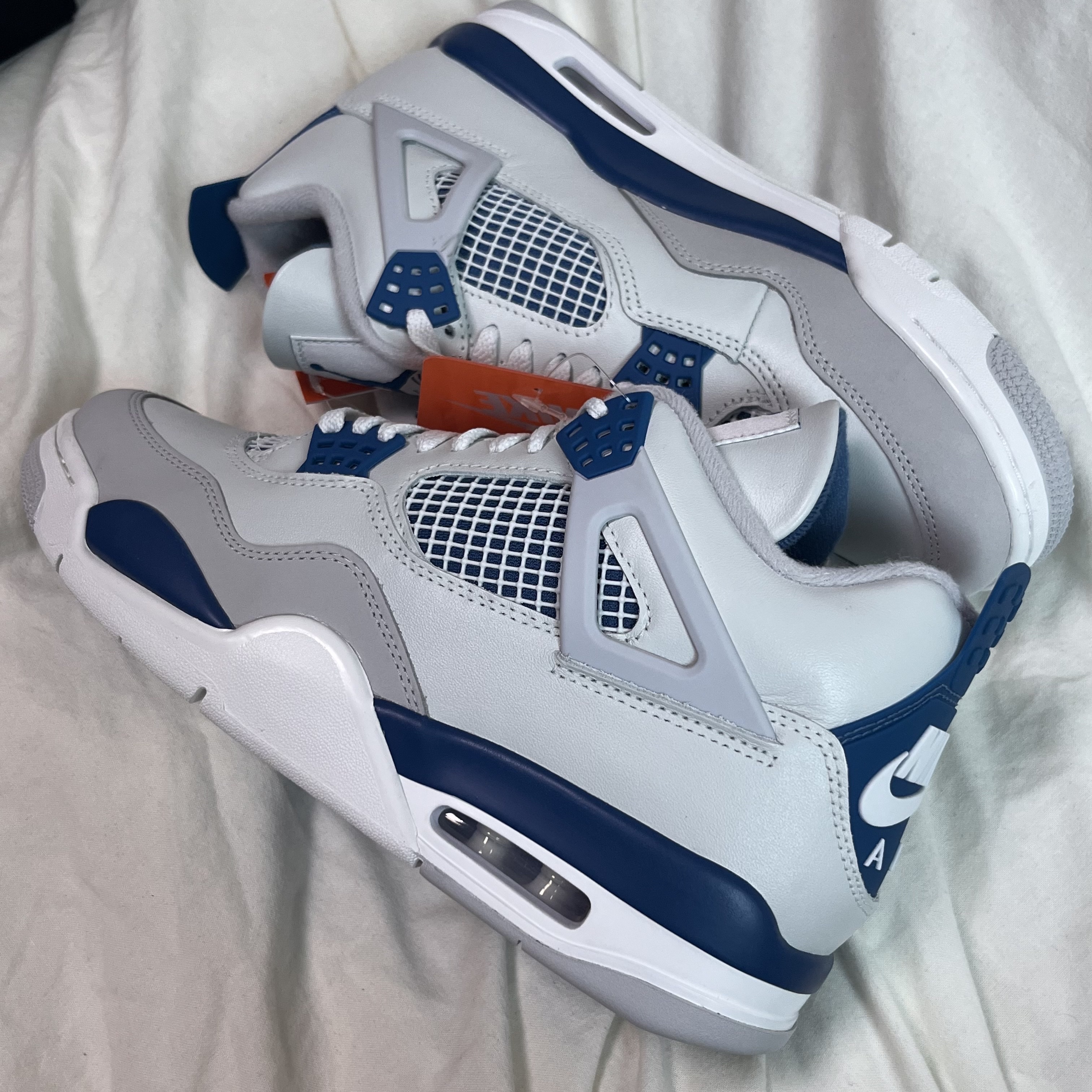 Jordan 4 Retro Industrial Blue 착용 스타일