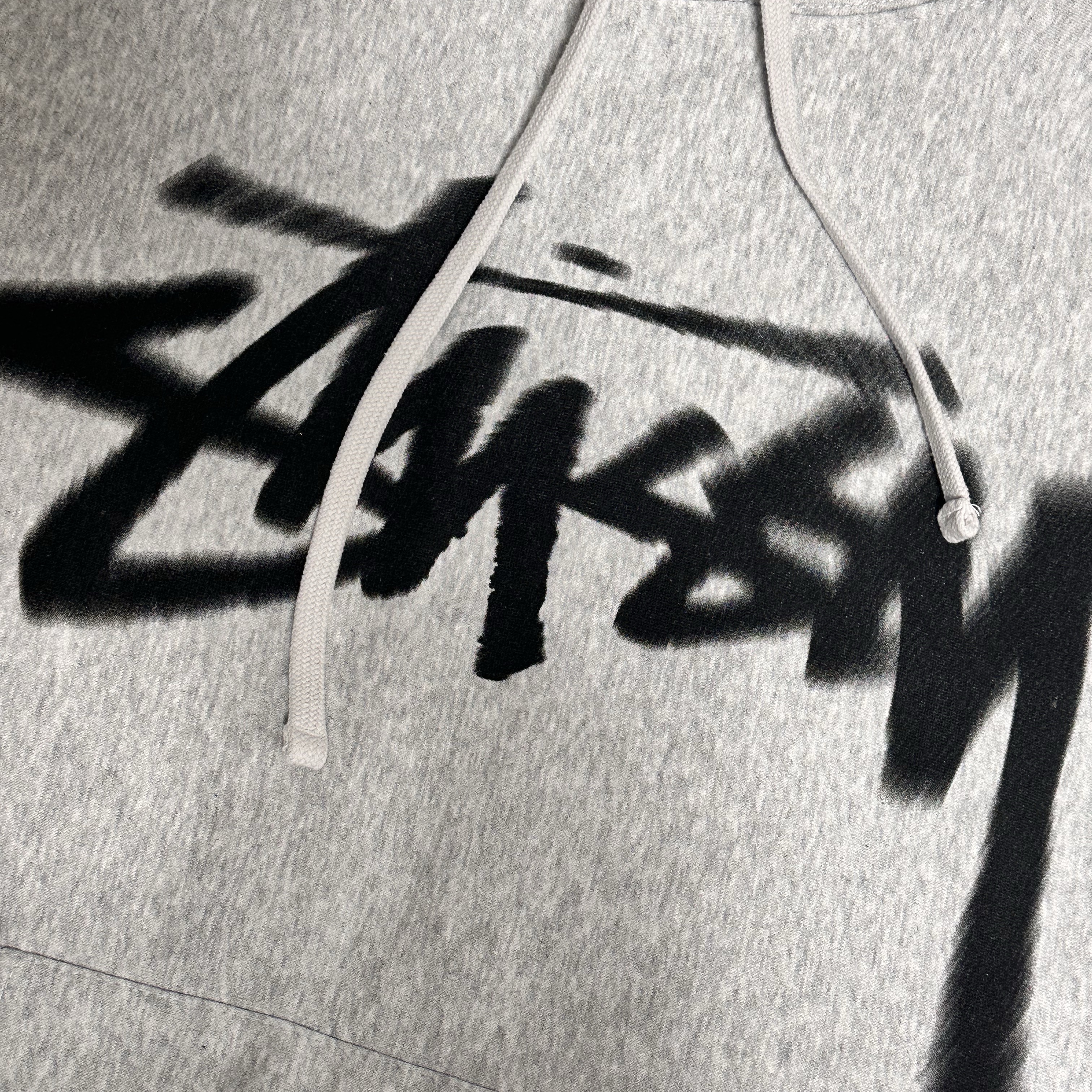 Stussy World Tour T-Shirt Black 2023, Stussy Dizzy Stock Hoodie Ash Heather 착용 스타일 - 2