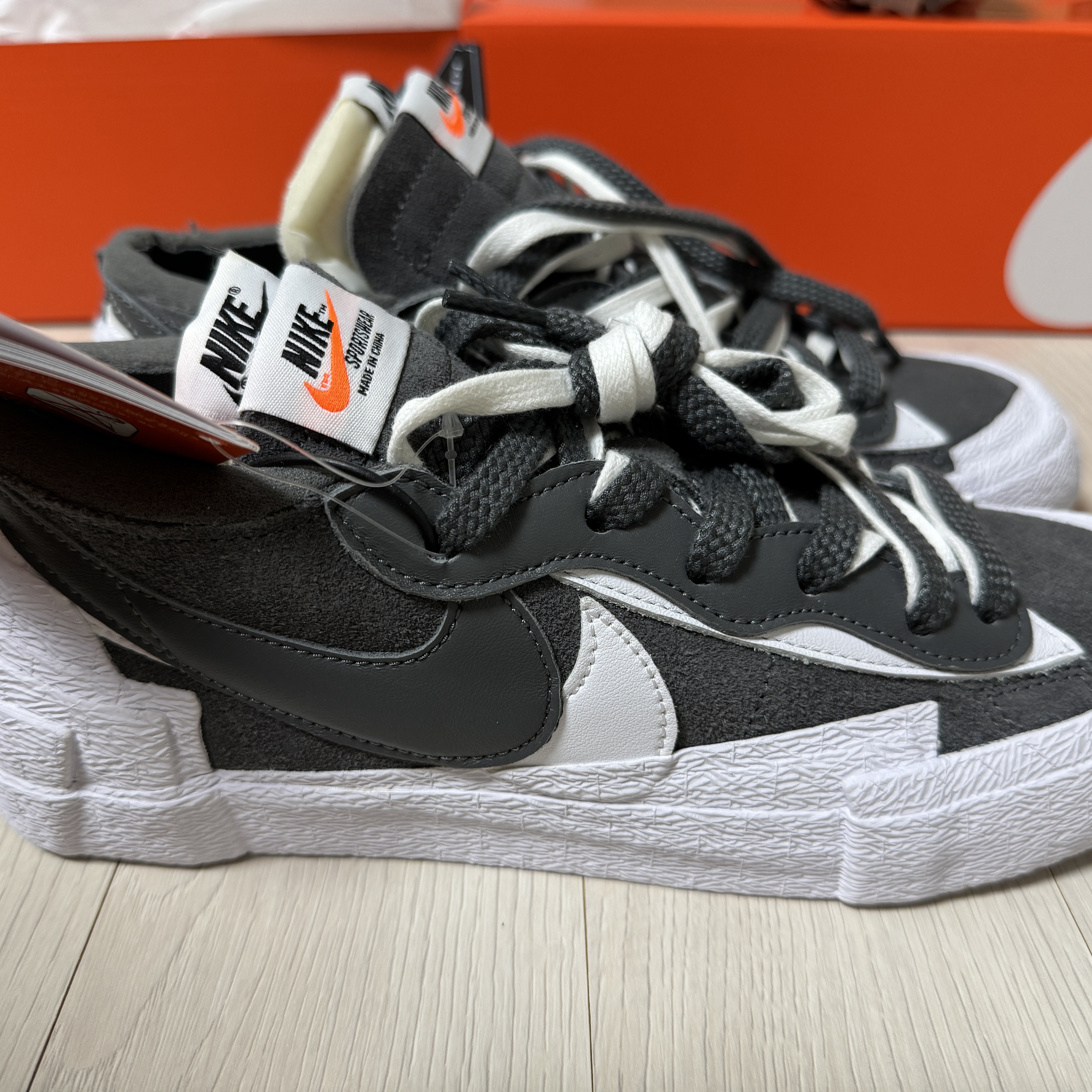 Nike x Sacai Blazer Low Iron Grey 착용 스타일 - 1