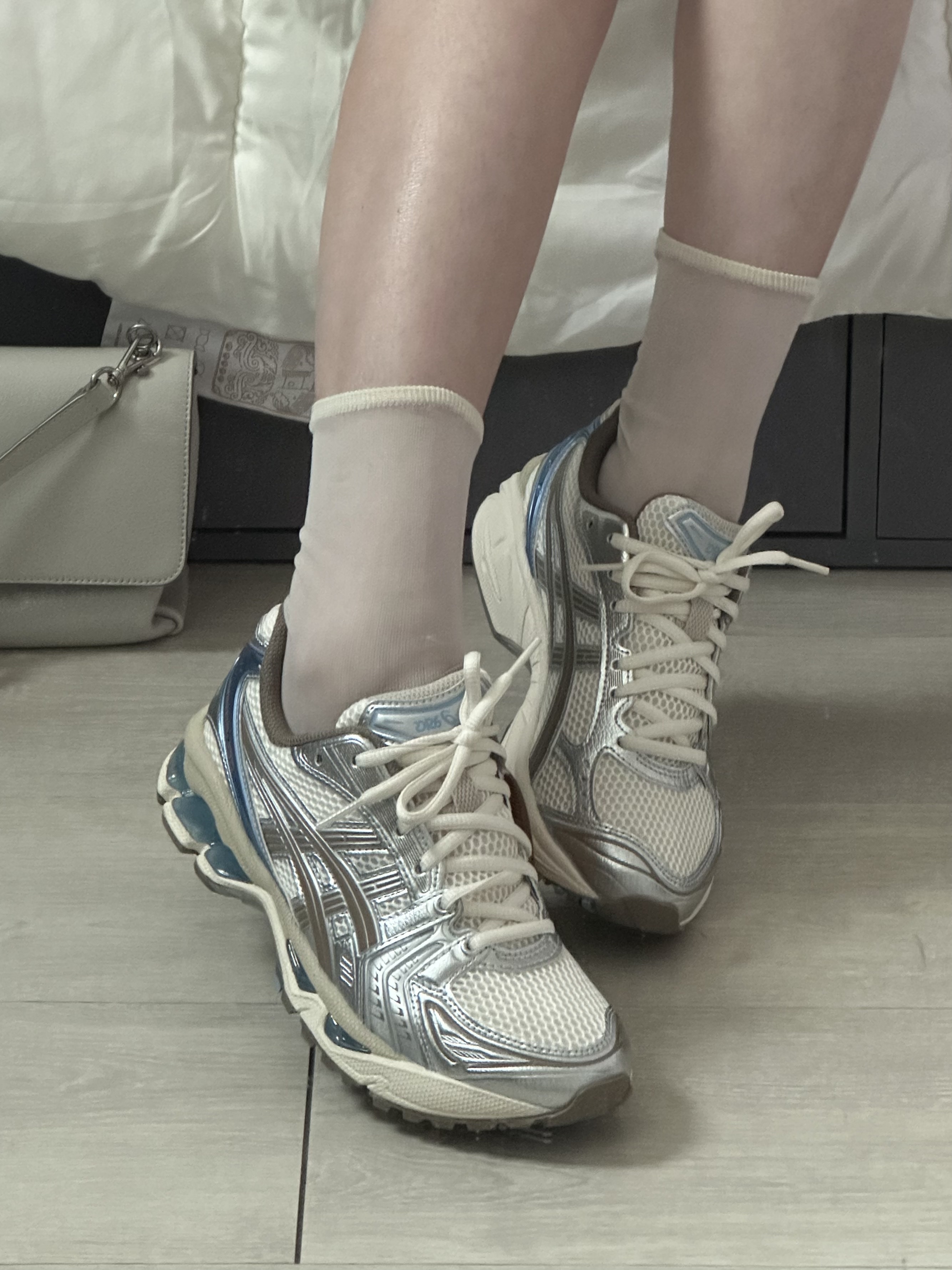 (W) Asics Gel-Kayano 14 Cream Pepper 착용 스타일 - 1