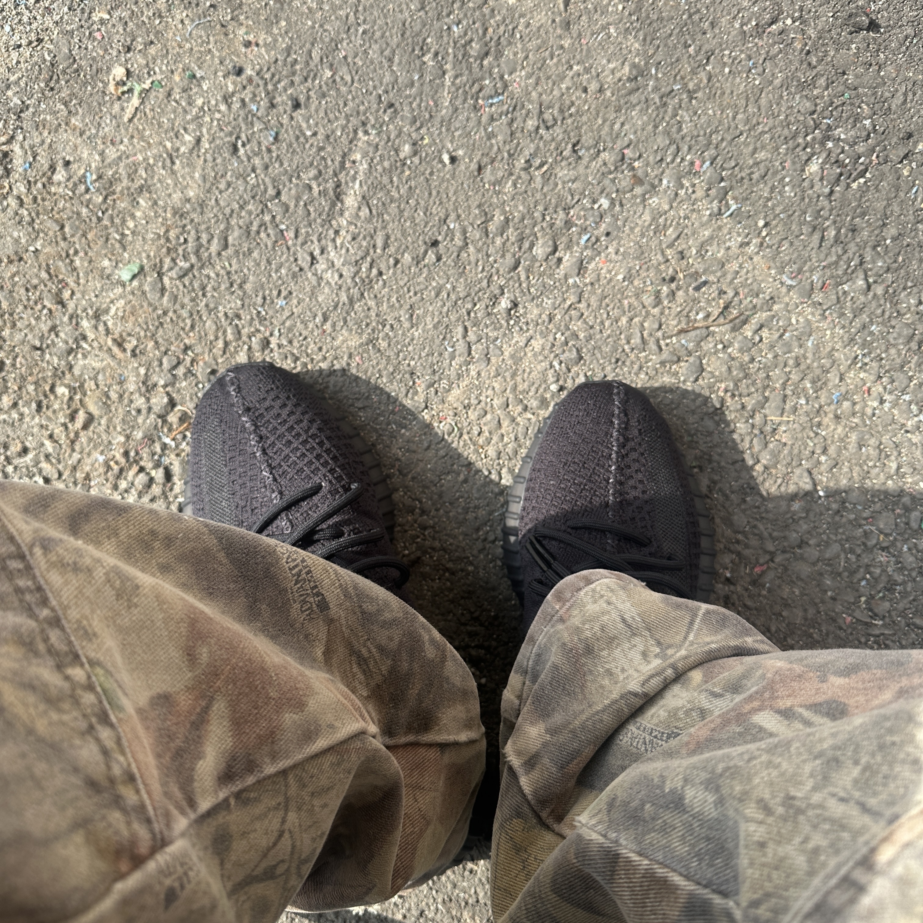 Adidas Yeezy Boost 350 V2 Onyx 착용 스타일