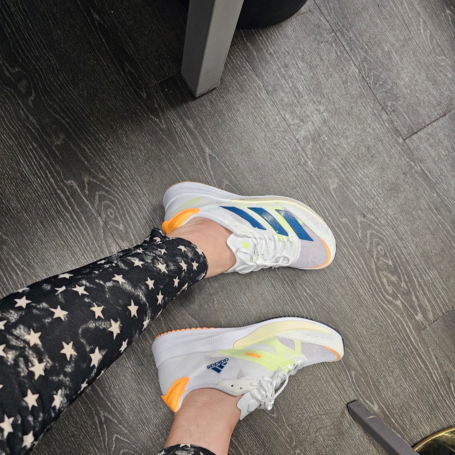 Adidas Adizero Adios 6 Cloud White Flash Orange 착용 스타일 - 1