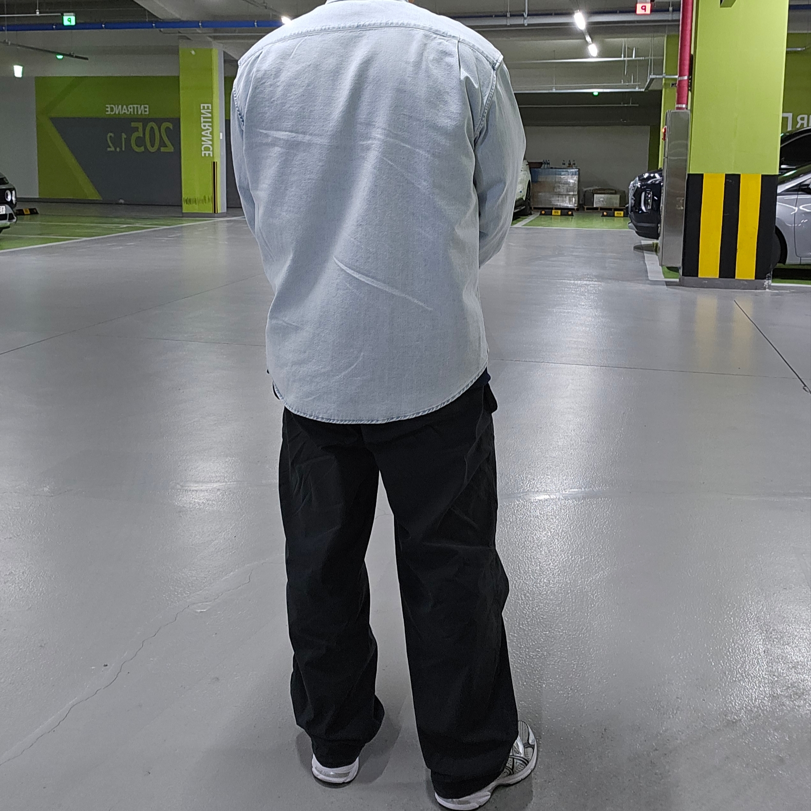 Supreme Small Box Shirt Washed Blue - 24SS, Stussy Nyco Over Trousers Black 착용 스타일 - 2