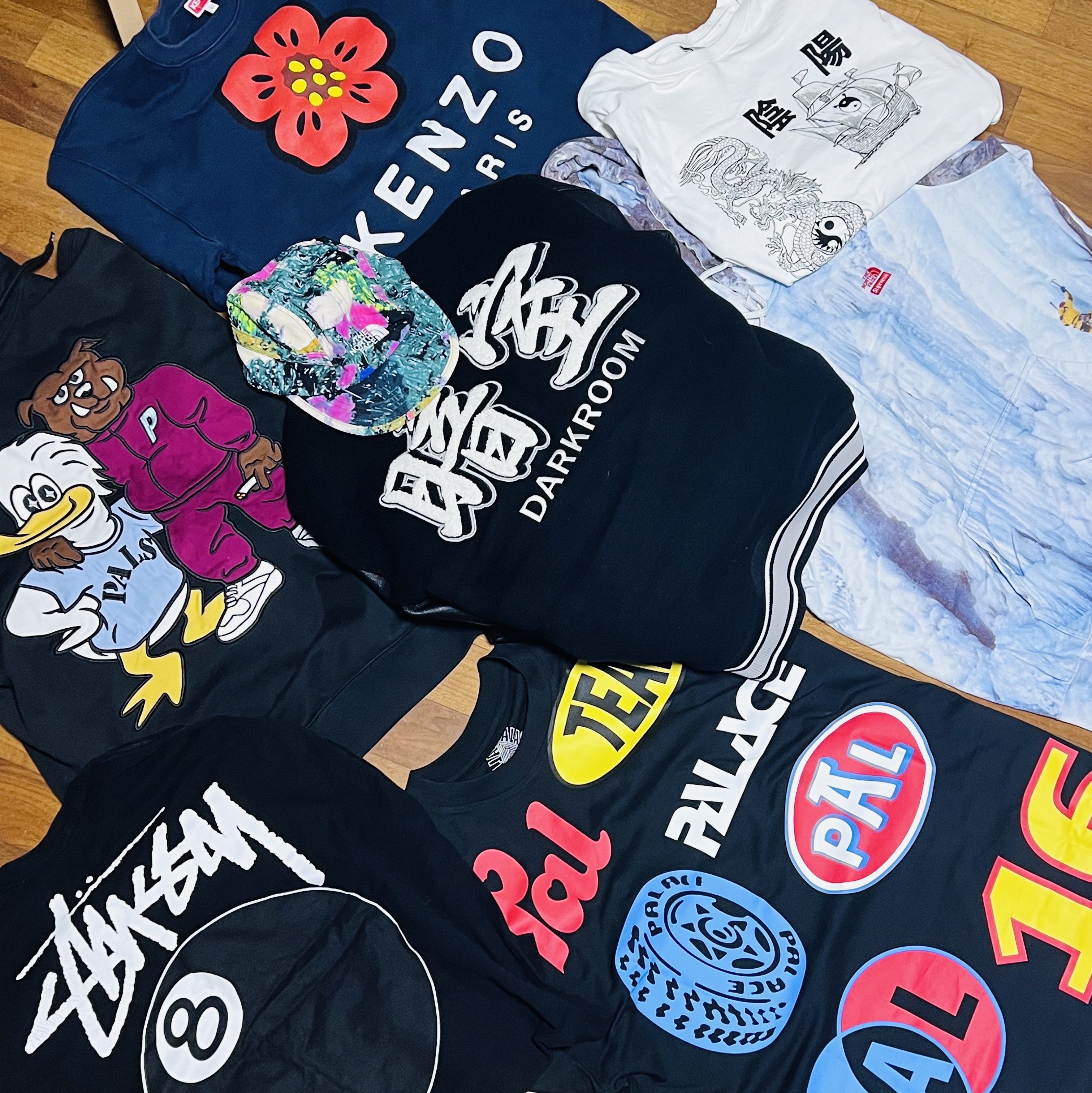 Palace Dog and Duck Drop Shoulder Hood Black - 22SS, Darkr8m Studio Basic Logo Varsity Jacket 착용 스타일
