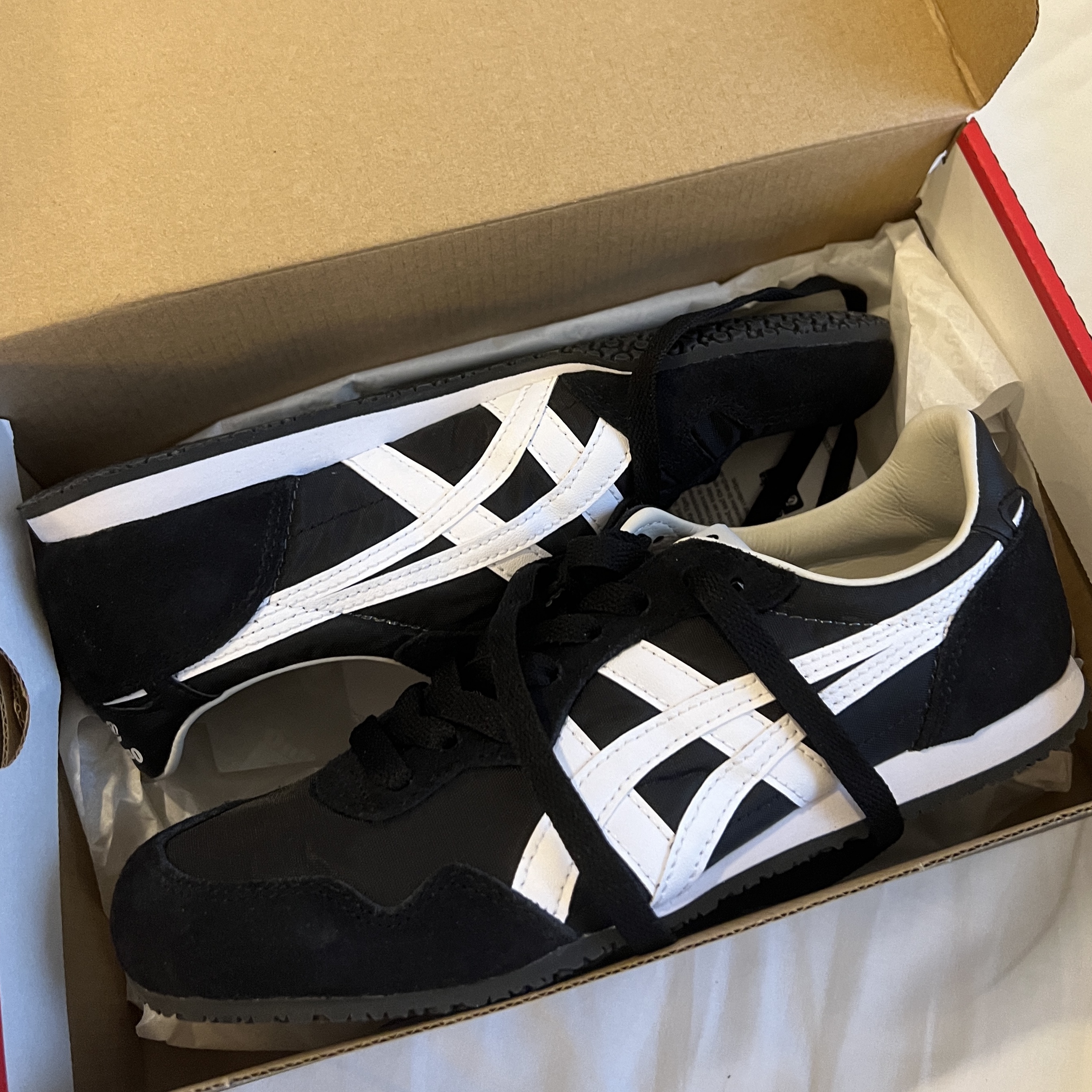 Onitsuka Tiger Serrano Black White 착용 스타일