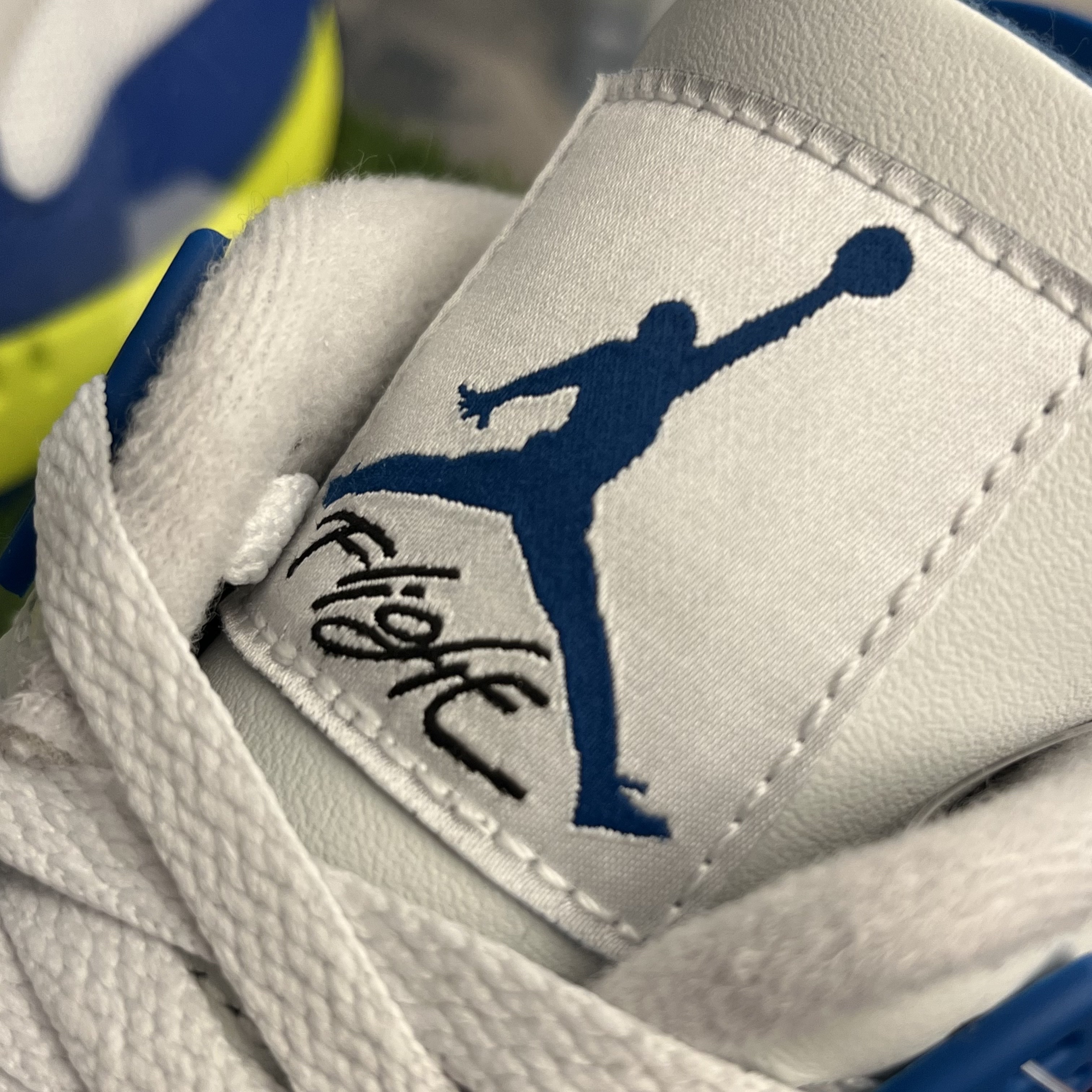 Jordan 4 Retro Industrial Blue 착용 스타일 - 2