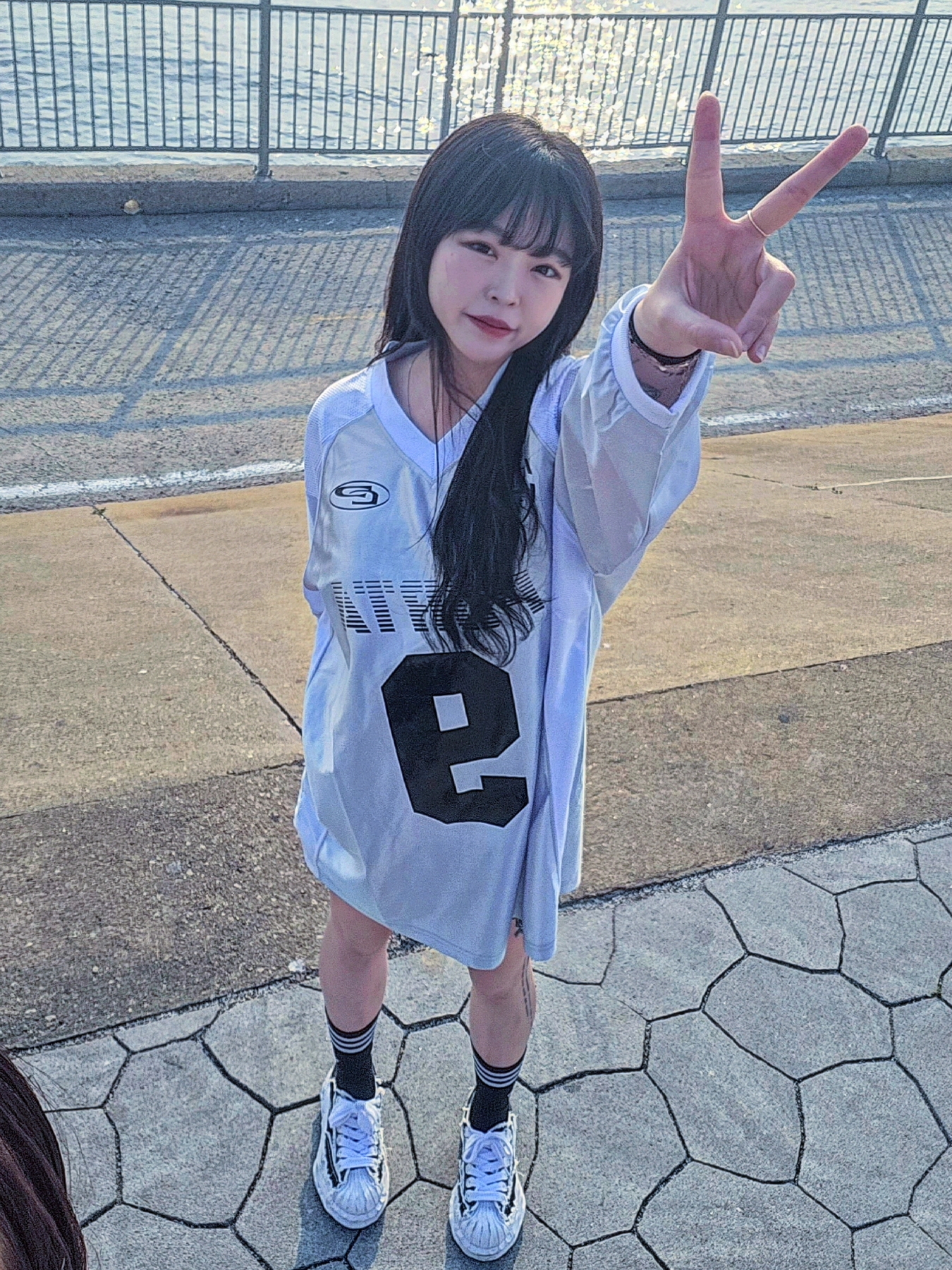 [KREAM 단독] Porta Metallic Number Soccer Tee Silver, Maison Mihara Yasuhiro Blakey OG Sole OH Canvas Low-top Sneakers Black 착용 스타일 - 2