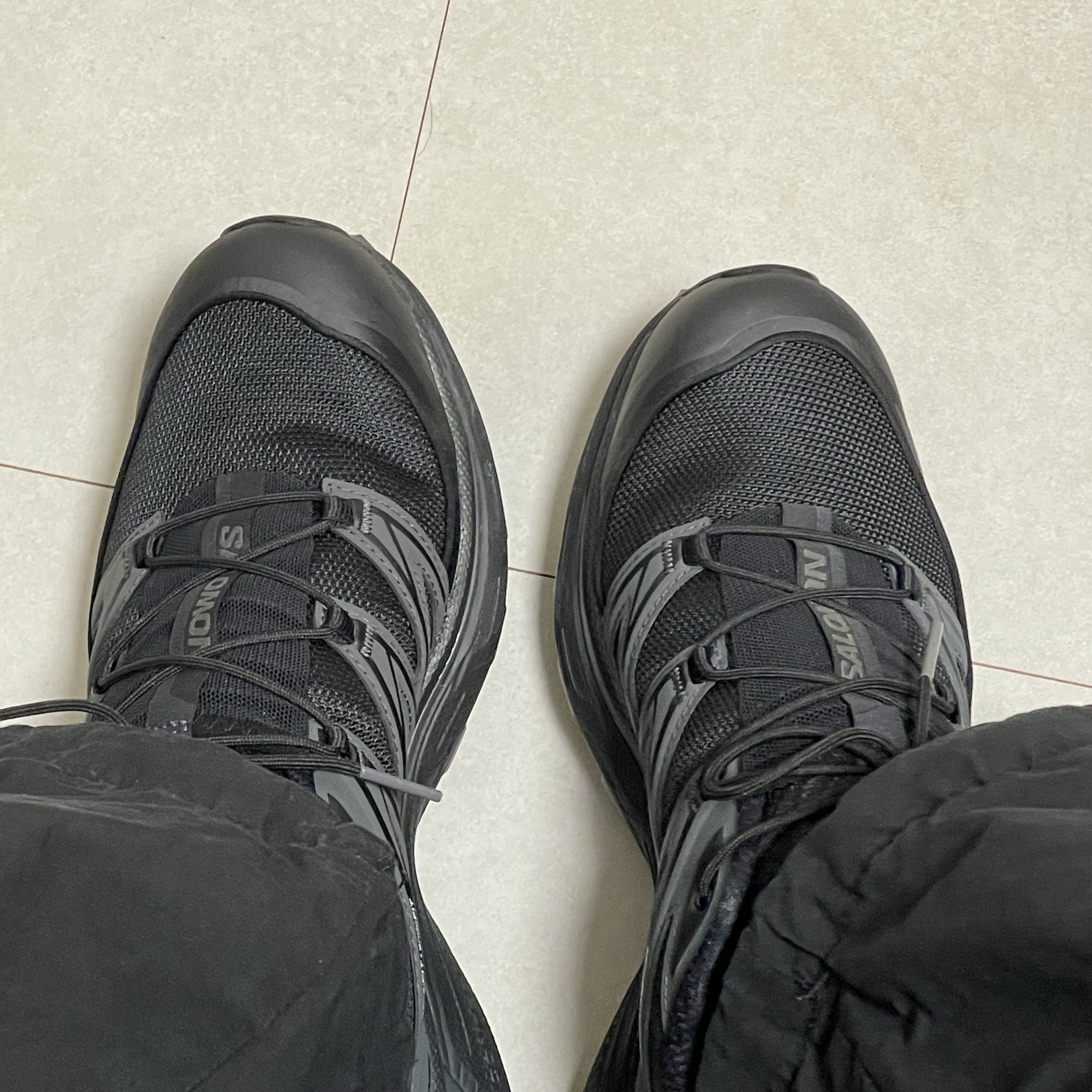 Salomon XT-6 Expanse Black Ebony 착용 스타일