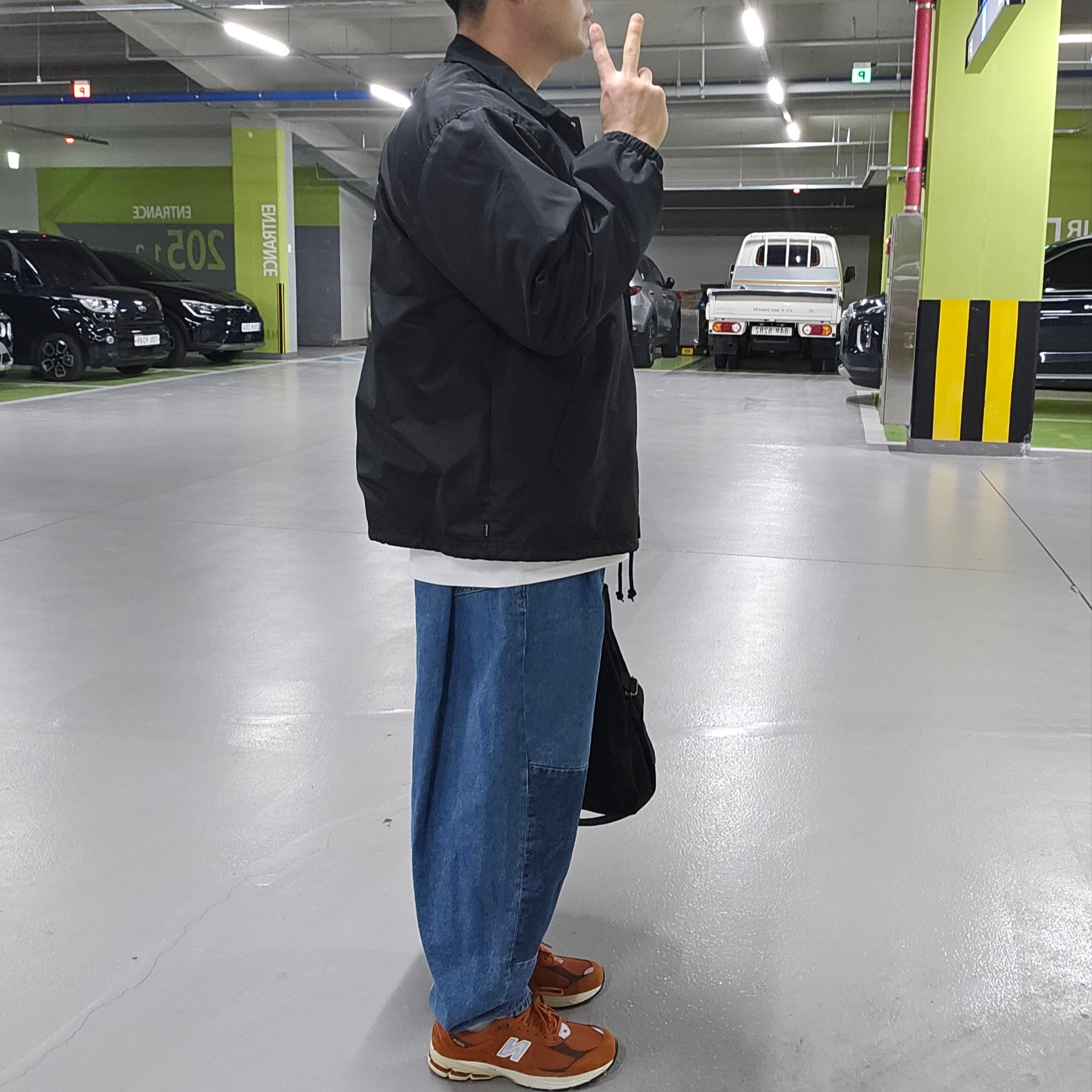 Supreme Small Box Shirt Washed Blue - 24SS, Stussy Nyco Over Trousers Black 착용 스타일 - 3