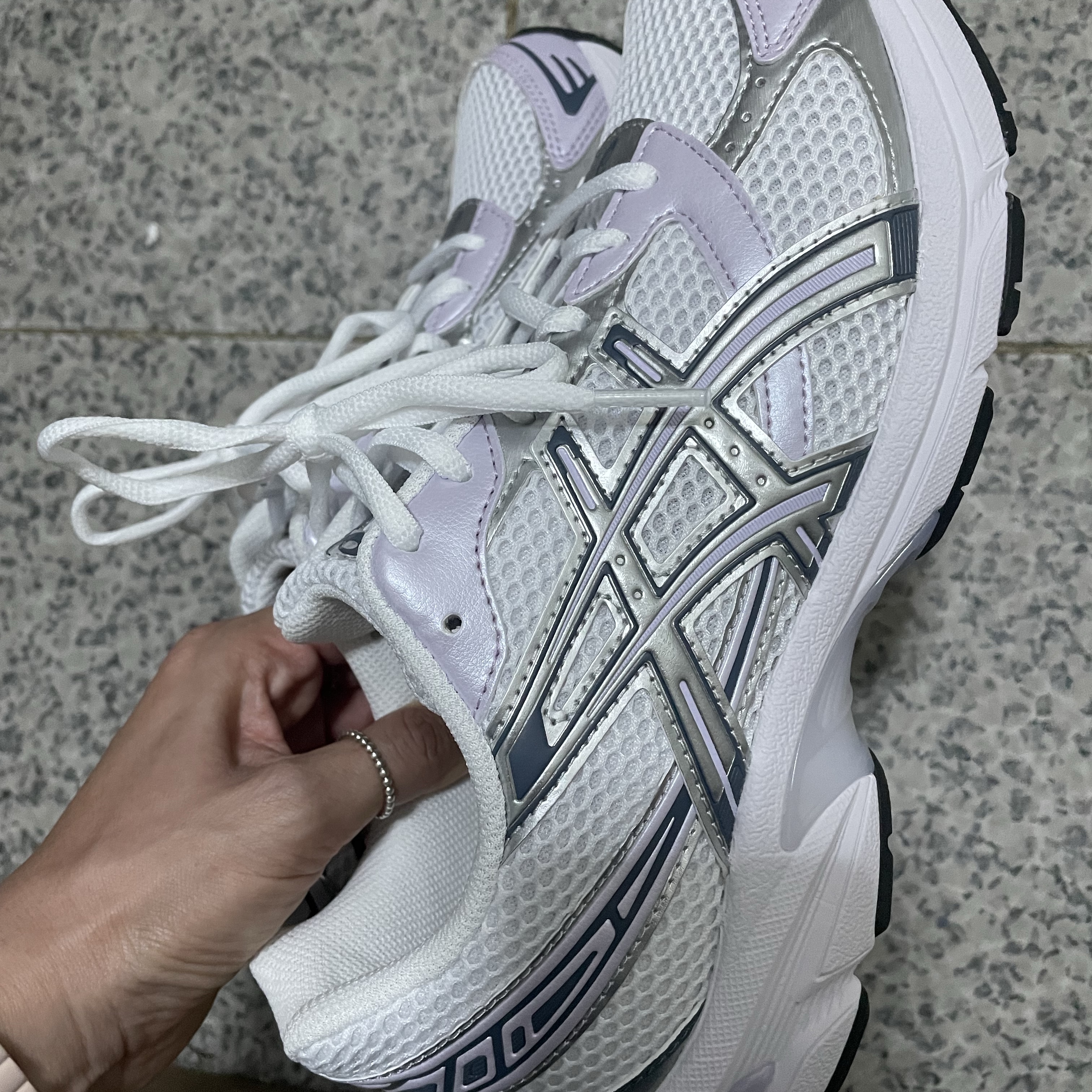 (W) Asics Gel-1130 White Faded Ash Rock 착용 스타일 - 2
