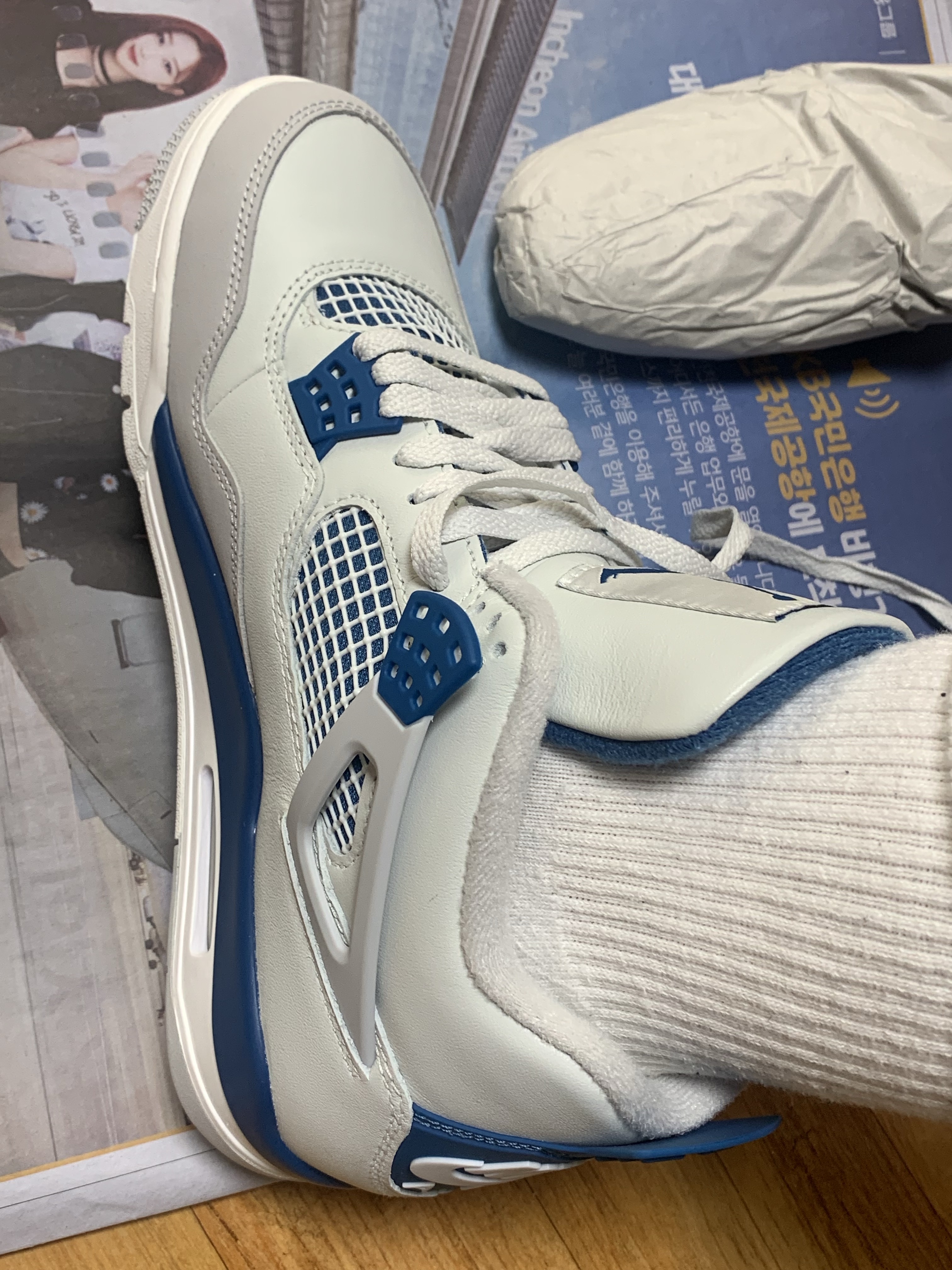 Jordan 4 Retro Industrial Blue 착용 스타일