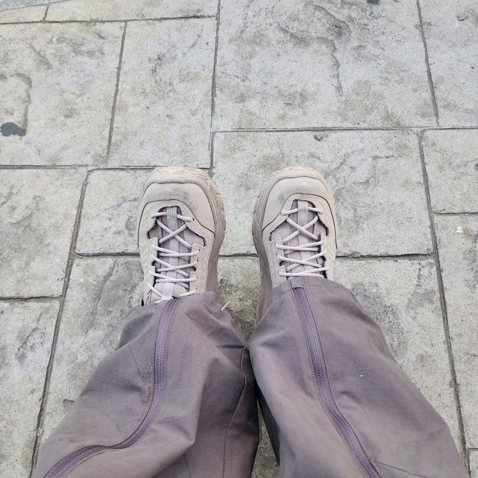 Hoka Tor Ultra High Simply Taupe 착용 스타일 - 1
