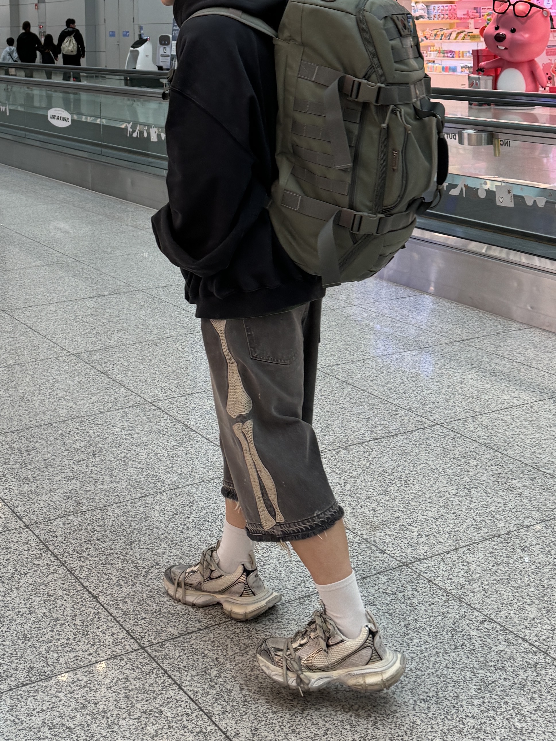 Kapital 14 oz. Denim 5P Bone Embroidery Short Pants Black, Balenciaga 3XL Sneakers Beige 착용 스타일 - 1