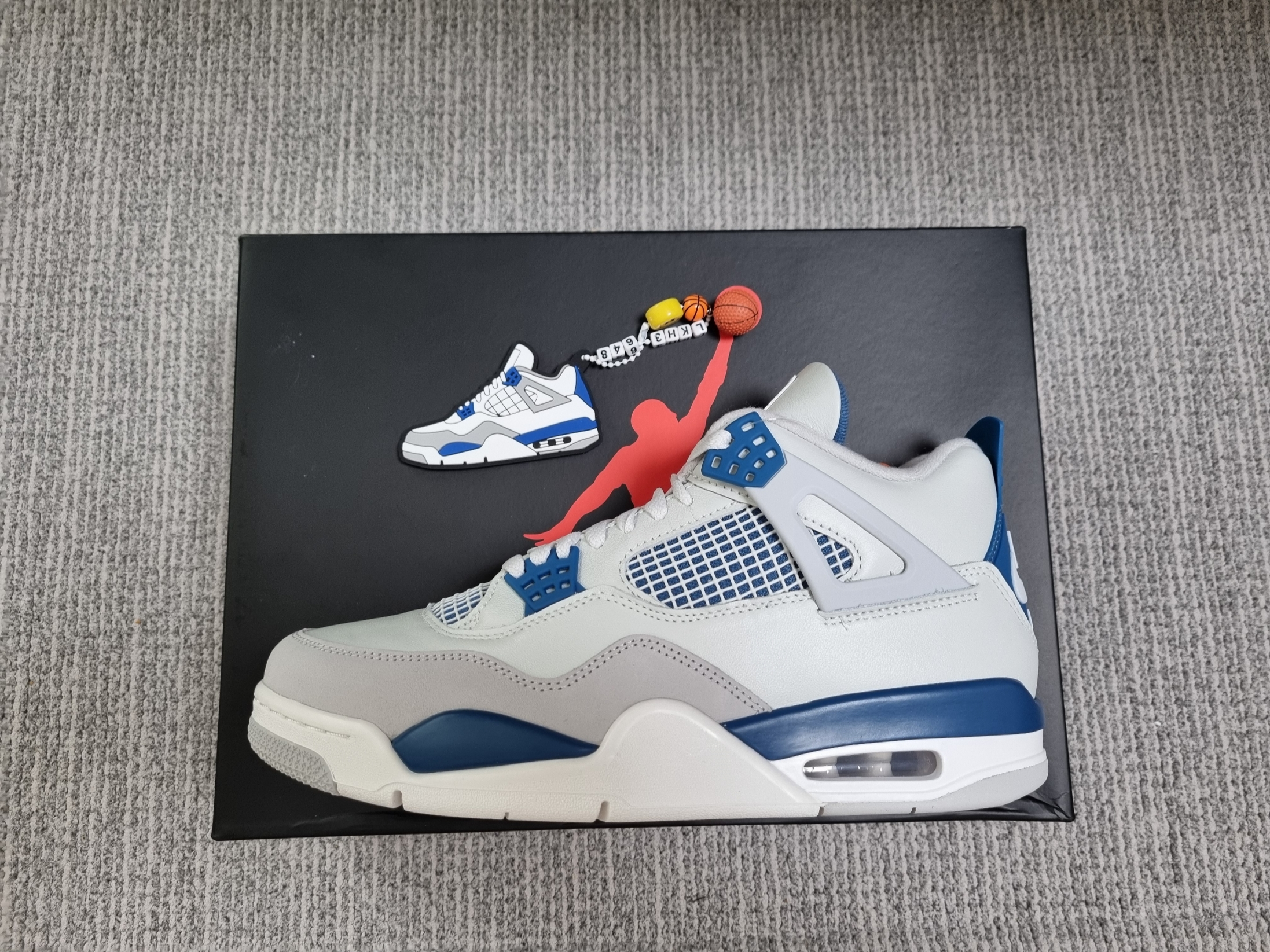 Jordan 4 Retro Industrial Blue 착용 스타일