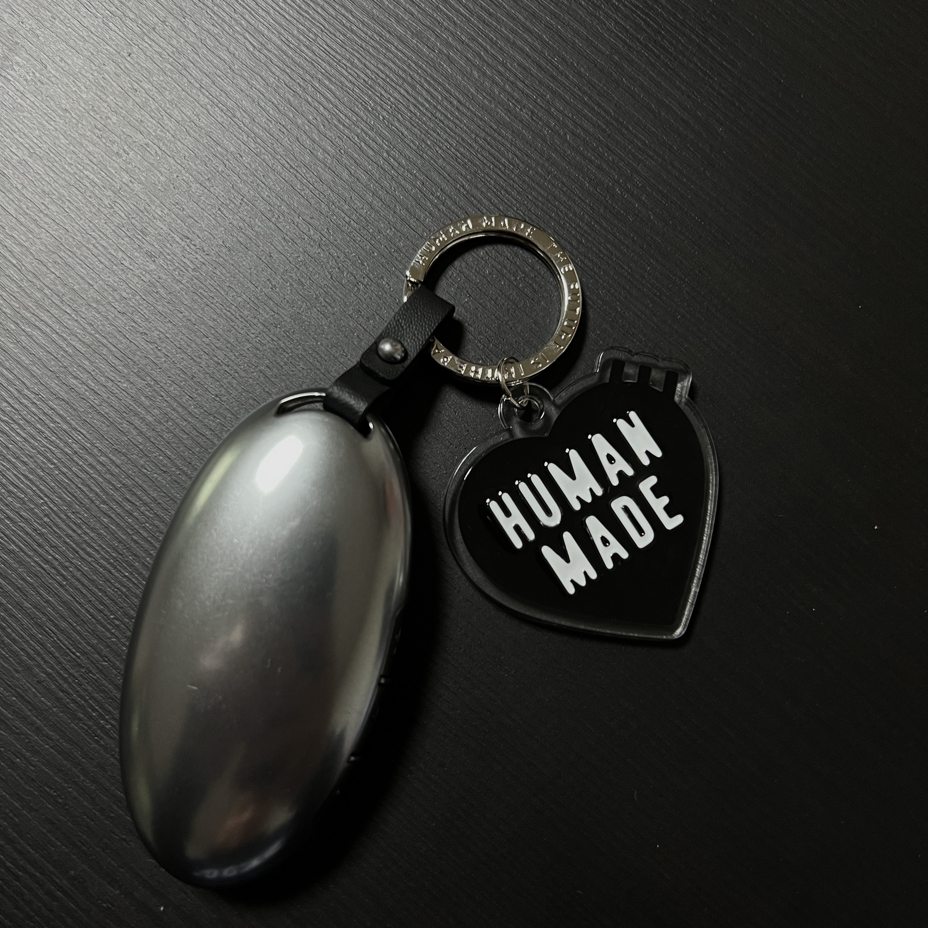Human Made Heart Keyring Black 착용 스타일