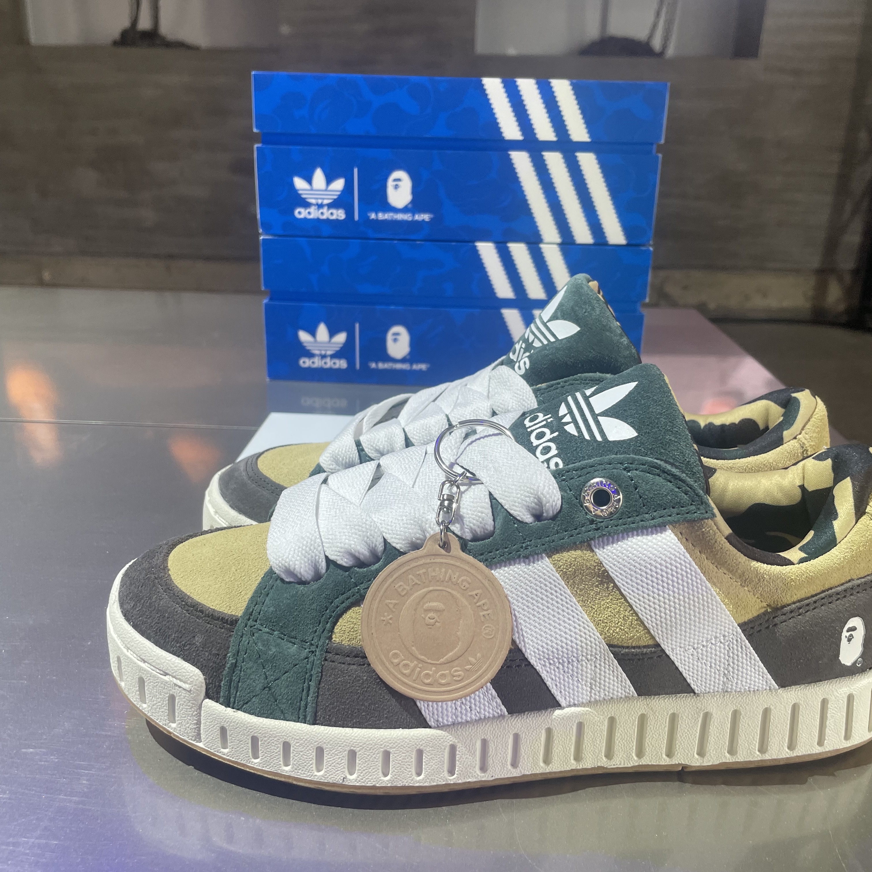 Adidas x BAPE Lawsuit Shadow Green Cloud White, Adidas X BAPE Lawsuit Sand Cloud White 착용 스타일