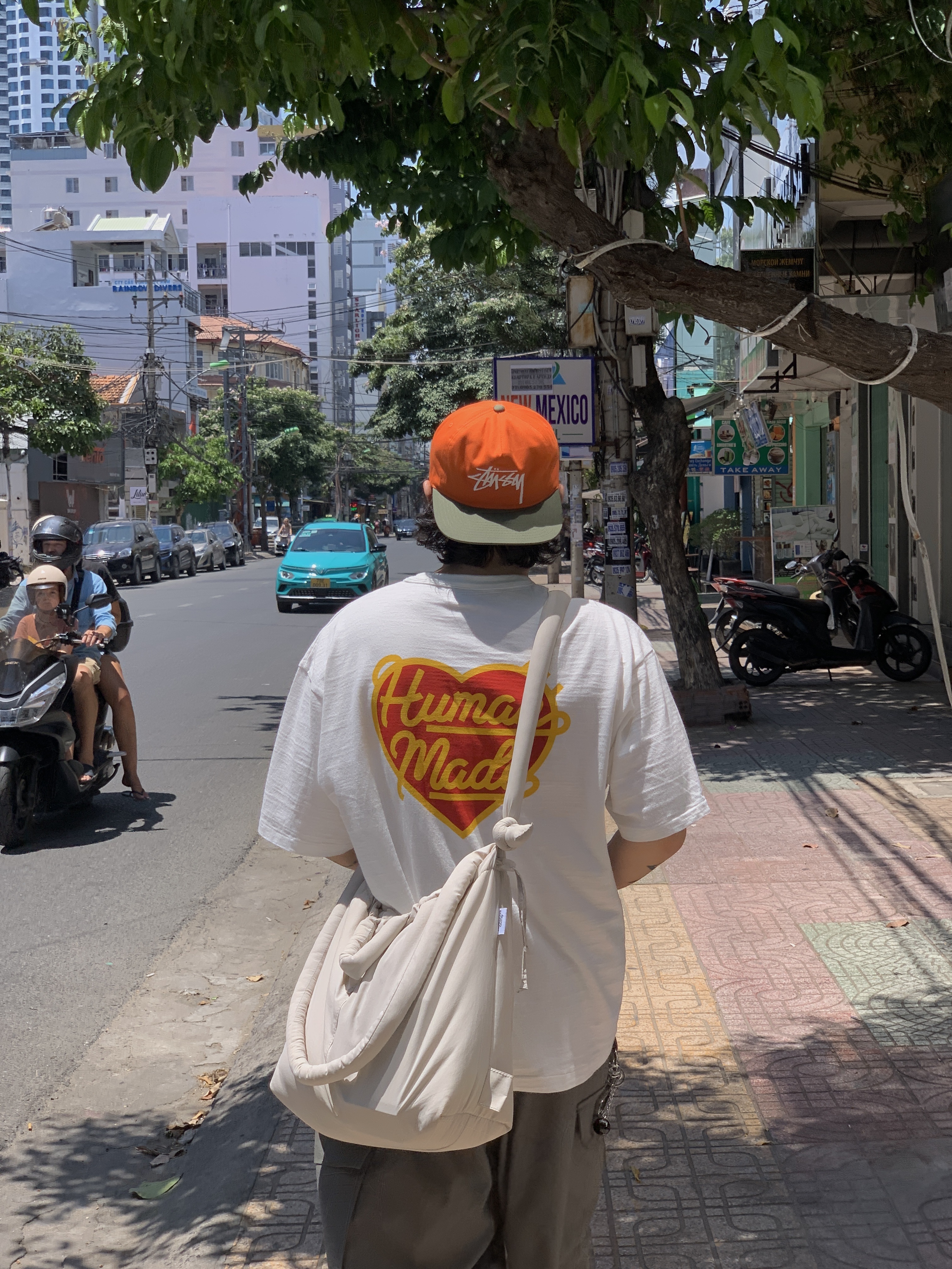 Stussy Mid-Depth Big Stock Snapback Olive, Human Made Heart Badge T-Shirt White 착용 스타일 - 2