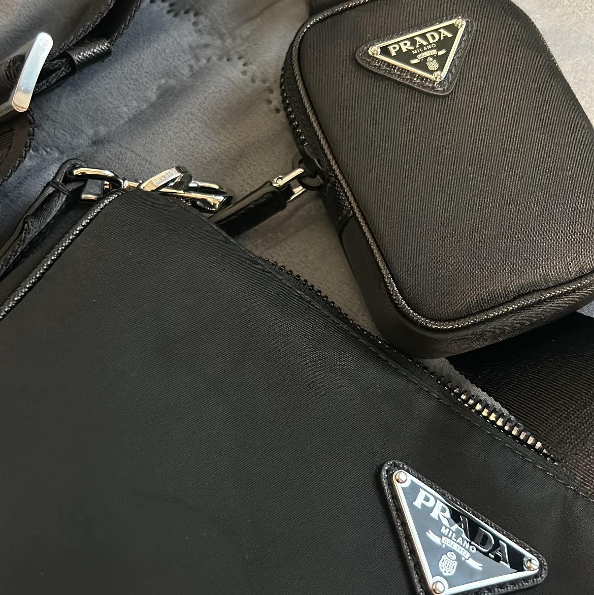 Prada Re-Nylon and Saffiano Leather Shoulder Bag Black 착용 스타일