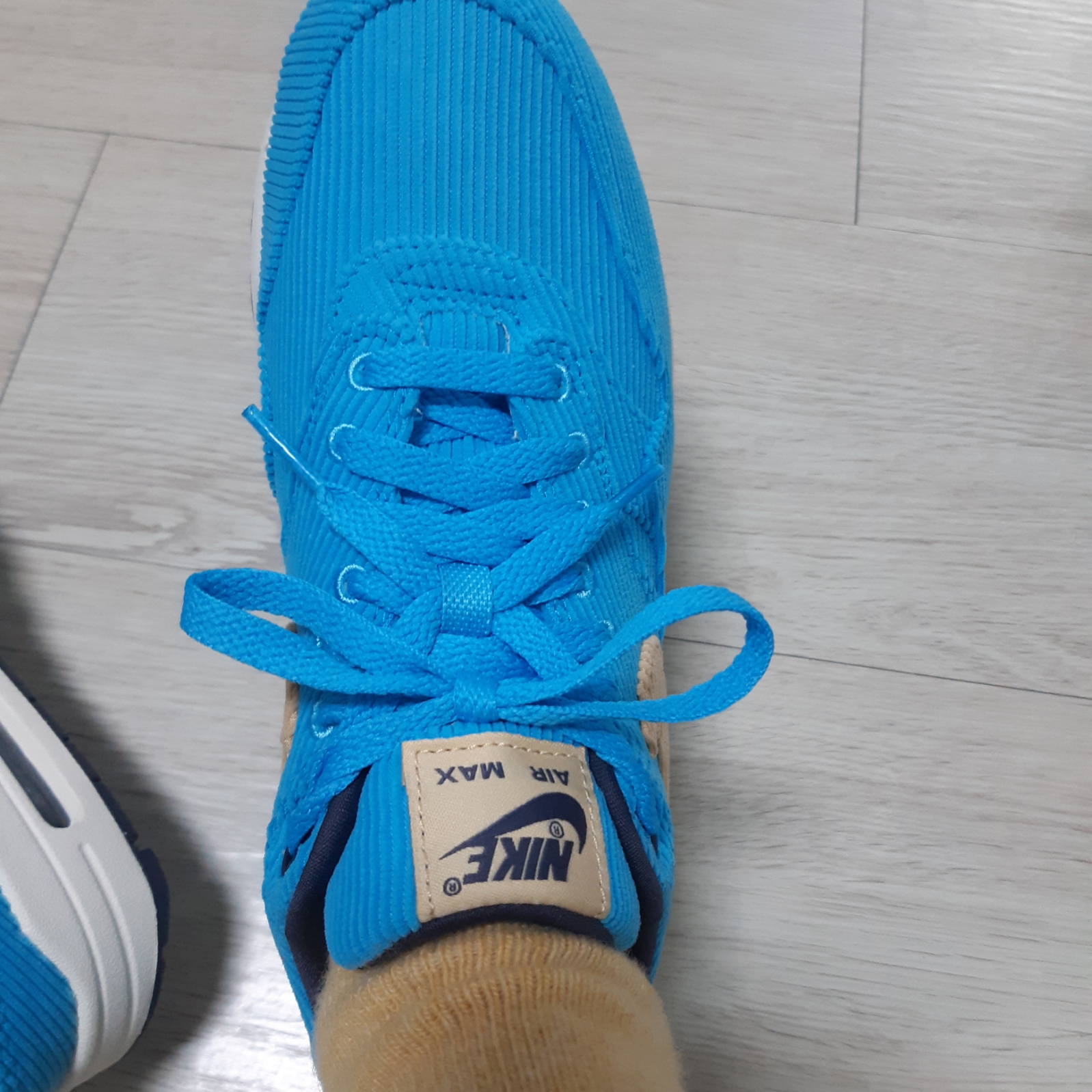 Nike Air Max 1 Premium Corduroy 착용 스타일 - 1
