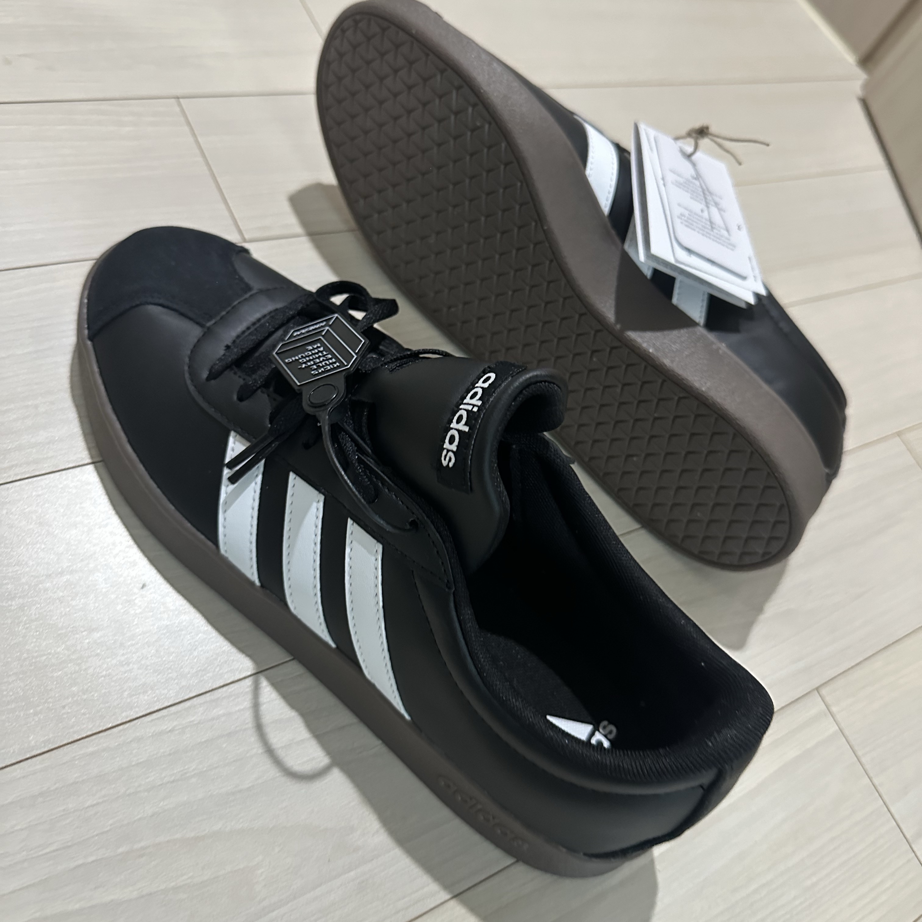 Adidas VL Court Base Core Black Cloud White 착용 스타일