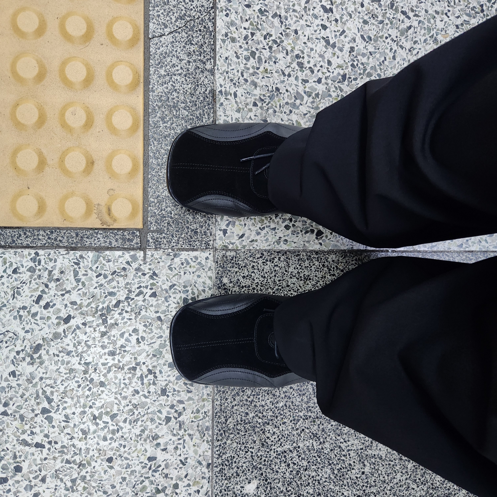 Pemont Square Black 착용 스타일