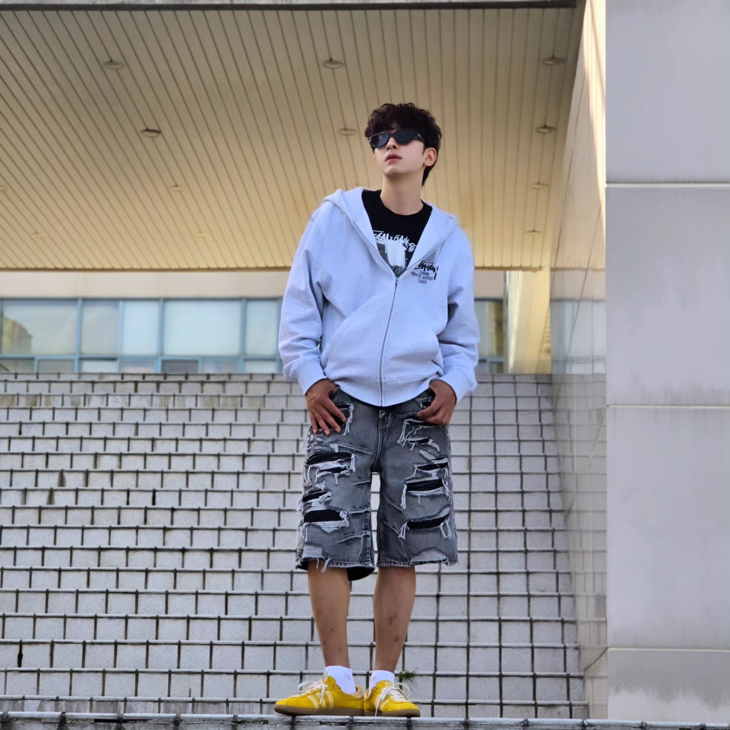 Stussy Stock DSM Ginza Zip Hoodie Ash Heather 2023, Stussy x Gang Starr Take It Personal T-Shirt Black 착용 스타일 - 10